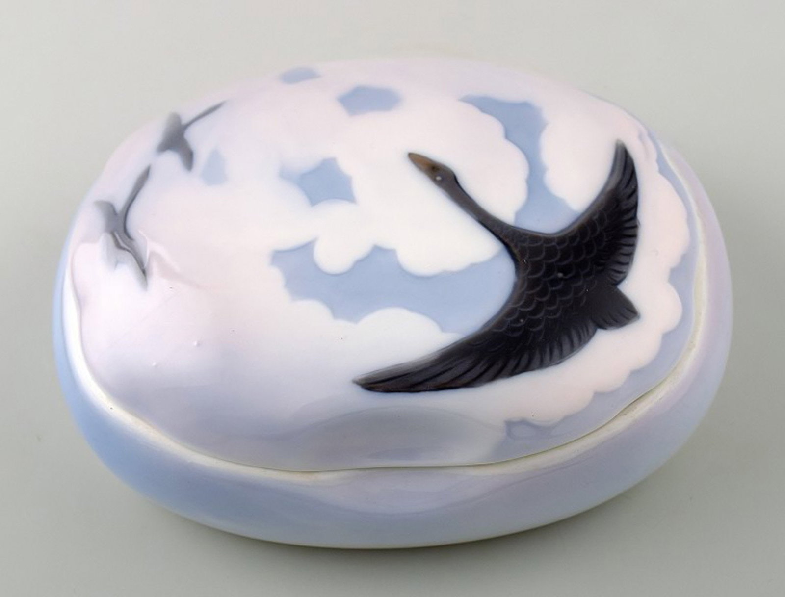 Rare Royal Copenhagen Art Nouveau lidded bowl with swans No. 23/10. (1 of 5)