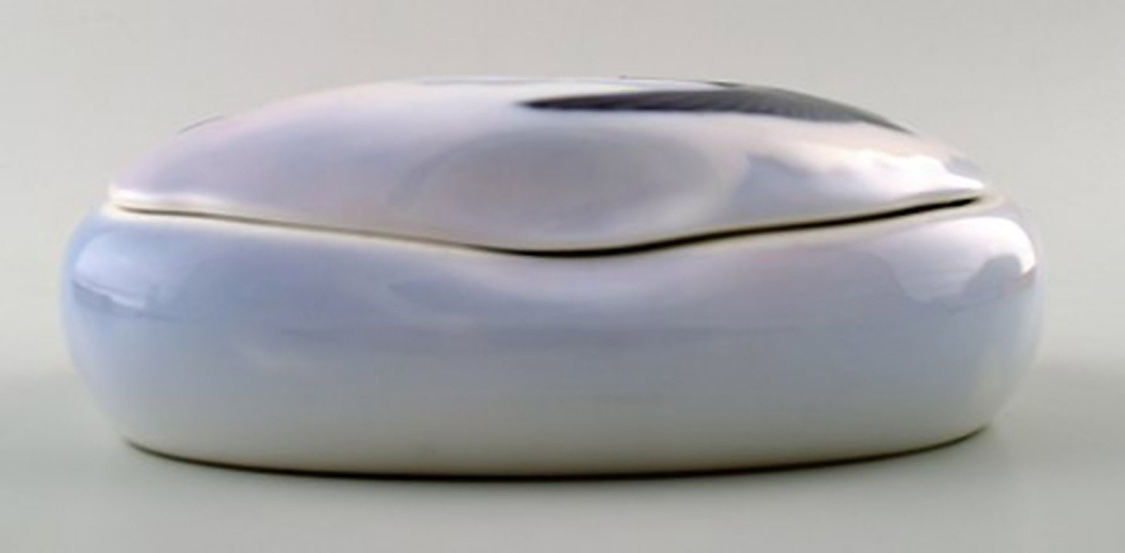 Rare Royal Copenhagen Art Nouveau lidded bowl with swans No. 23/10. - 2