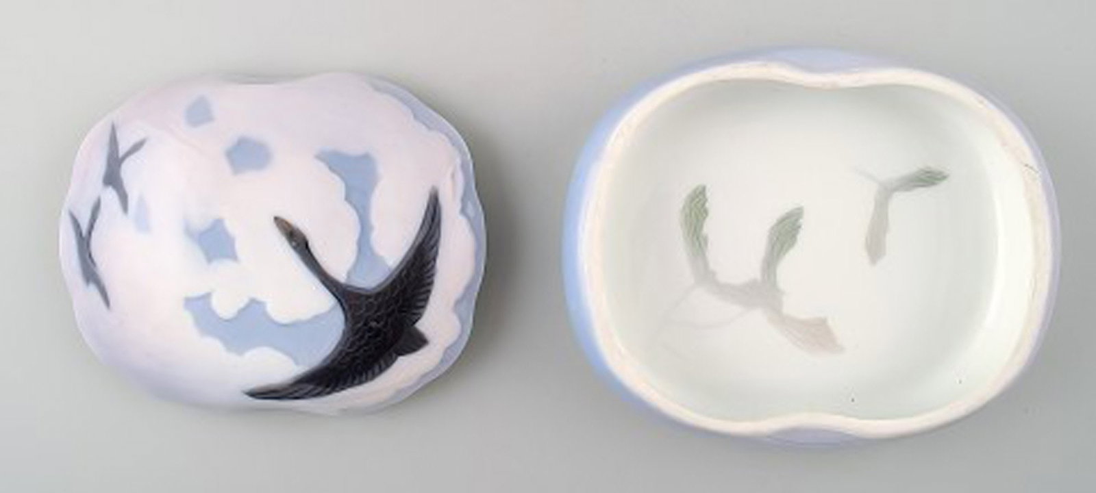 Rare Royal Copenhagen Art Nouveau lidded bowl with swans No. 23/10. - 4
