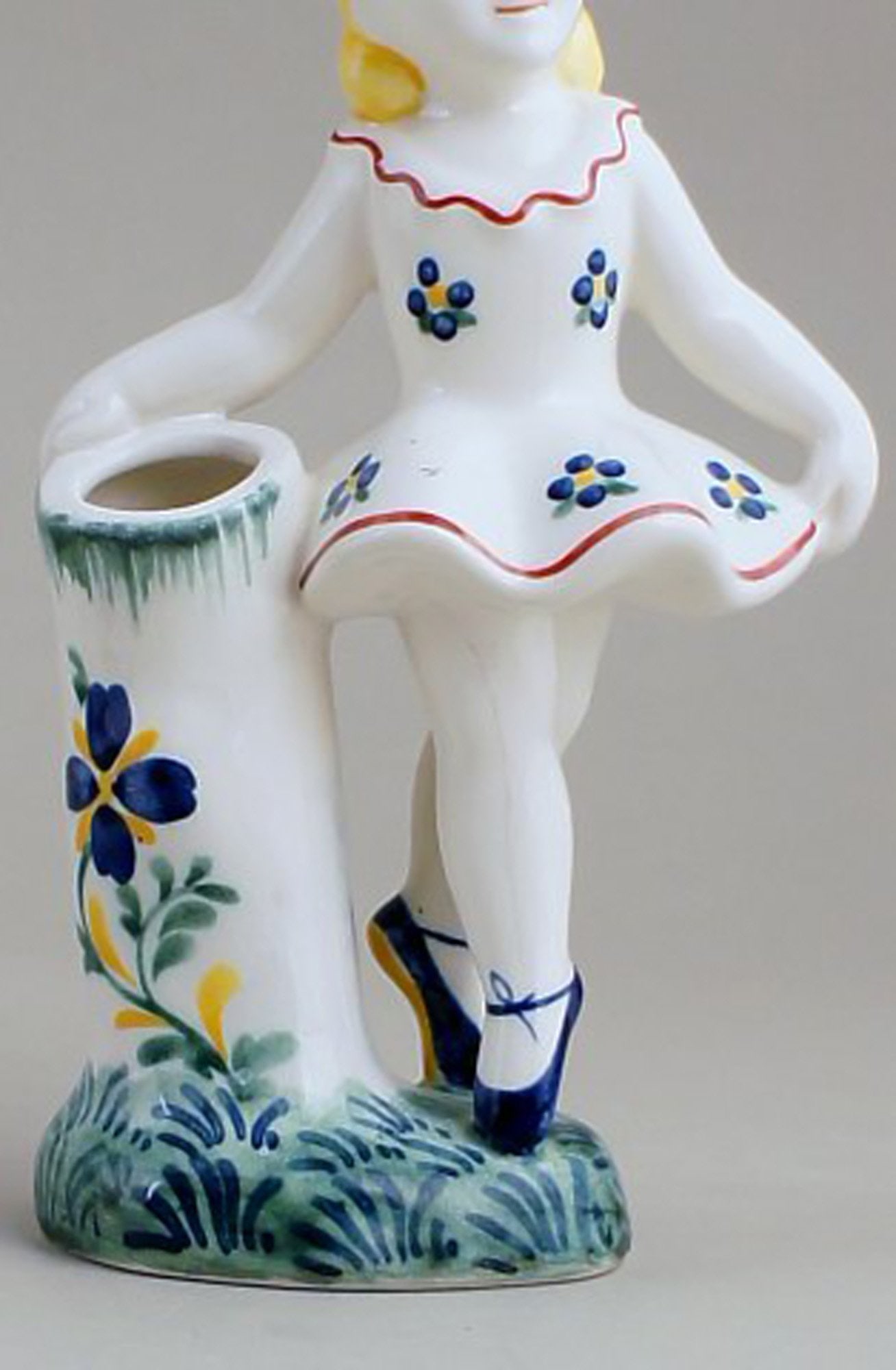 Here you are offered a rare Royal Copenhagen (Aluminia) earthenware figure of a ballerina. - 3