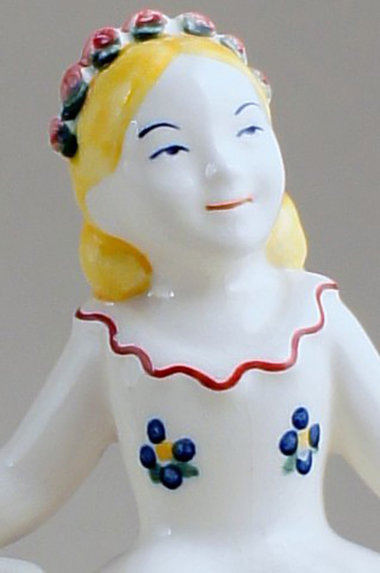 Here you are offered a rare Royal Copenhagen (Aluminia) earthenware figure of a ballerina. - 4