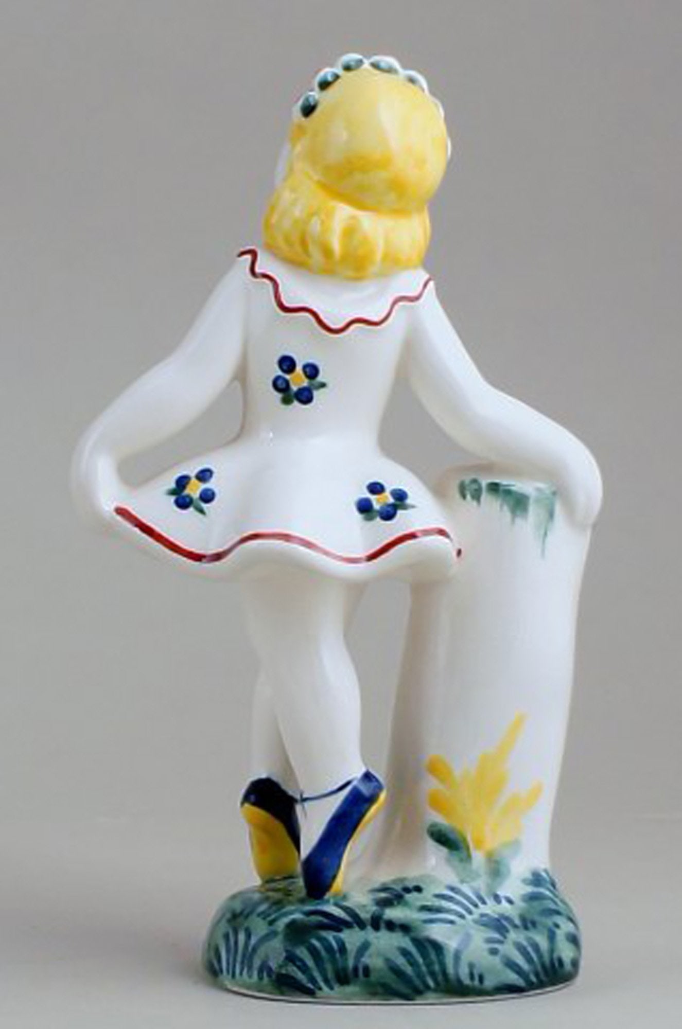 Here you are offered a rare Royal Copenhagen (Aluminia) earthenware figure of a ballerina. - 5