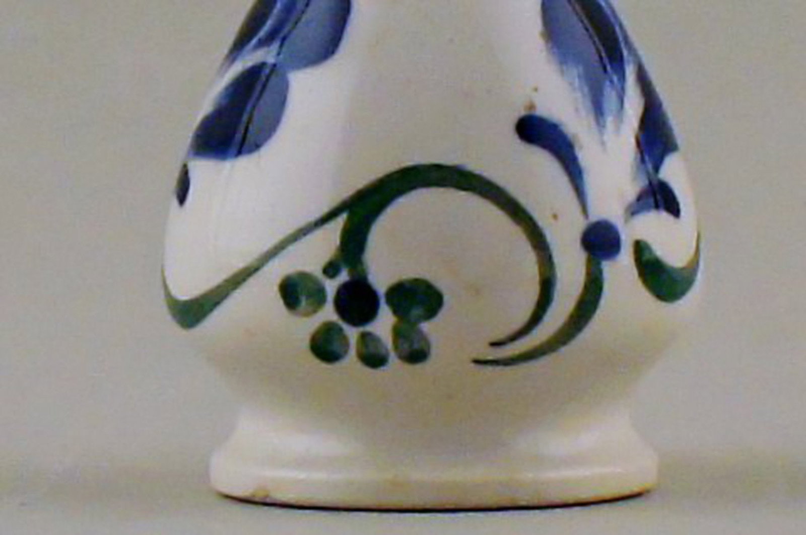 Early Aluminia pepper shaker. - 3