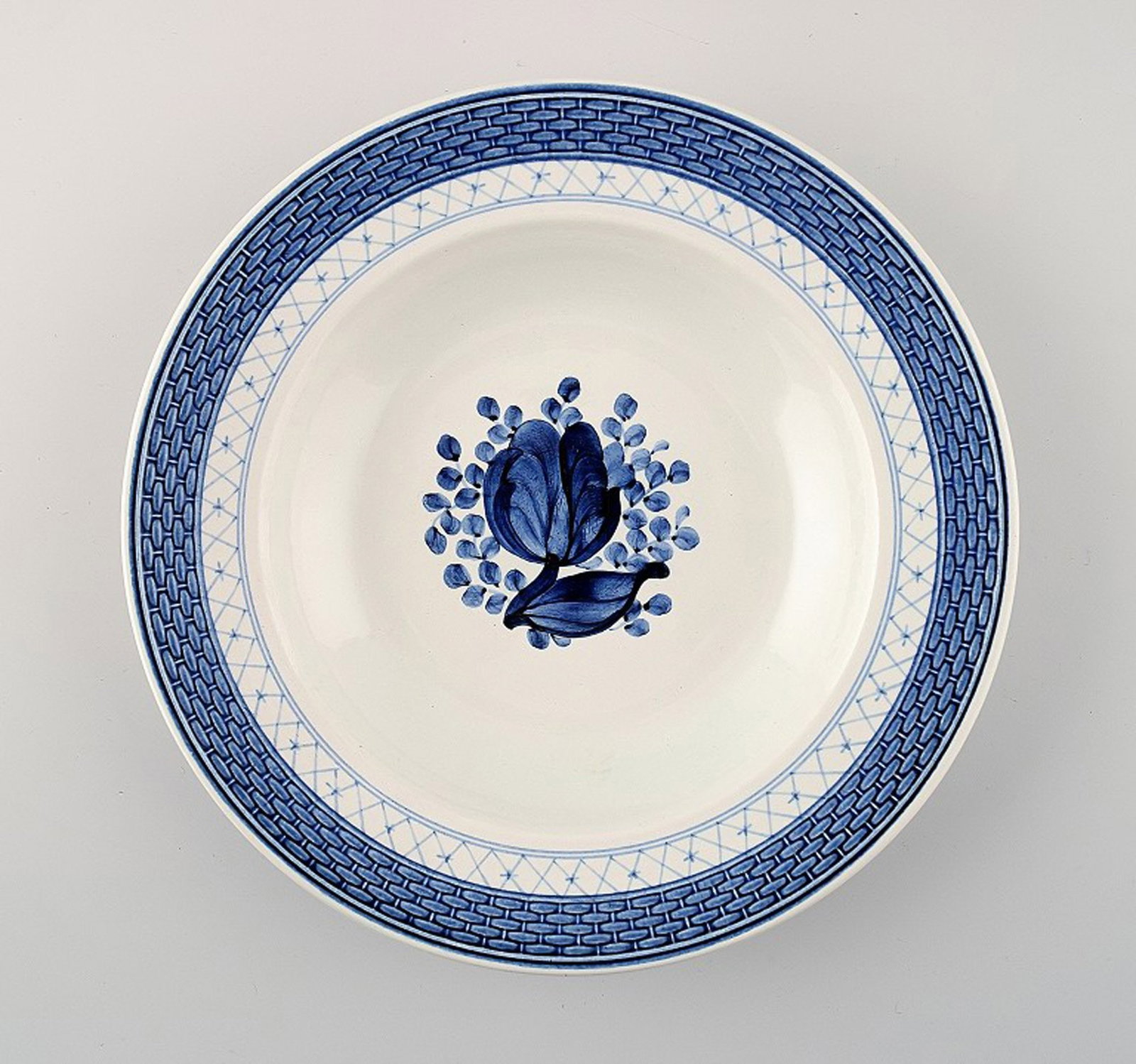 Small Tranquebar deep plate from Royal Copenhagen / Aluminia. 11 pcs. in stock. Decoration number (1 of 5)