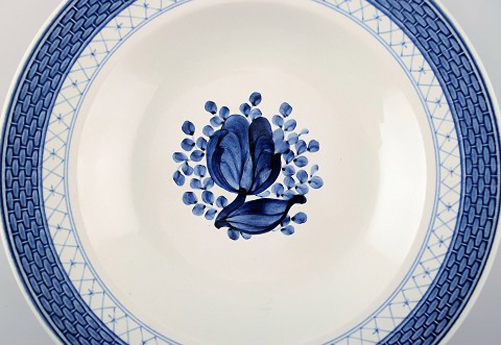Small Tranquebar deep plate from Royal Copenhagen / Aluminia. 11 pcs. in stock. Decoration number - 2