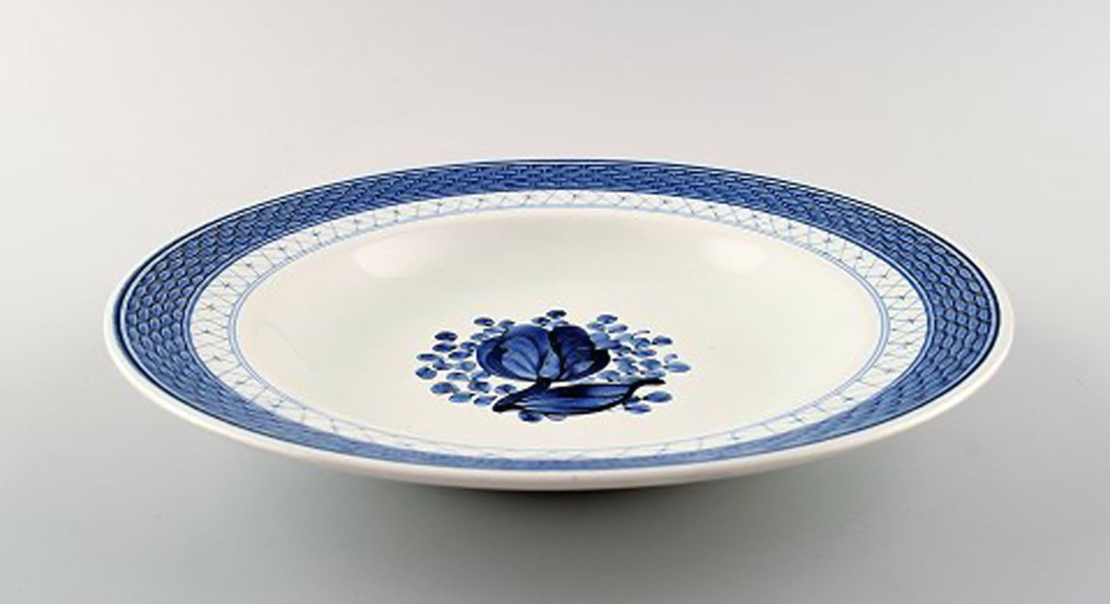 Small Tranquebar deep plate from Royal Copenhagen / Aluminia. 11 pcs. in stock. Decoration number - 4