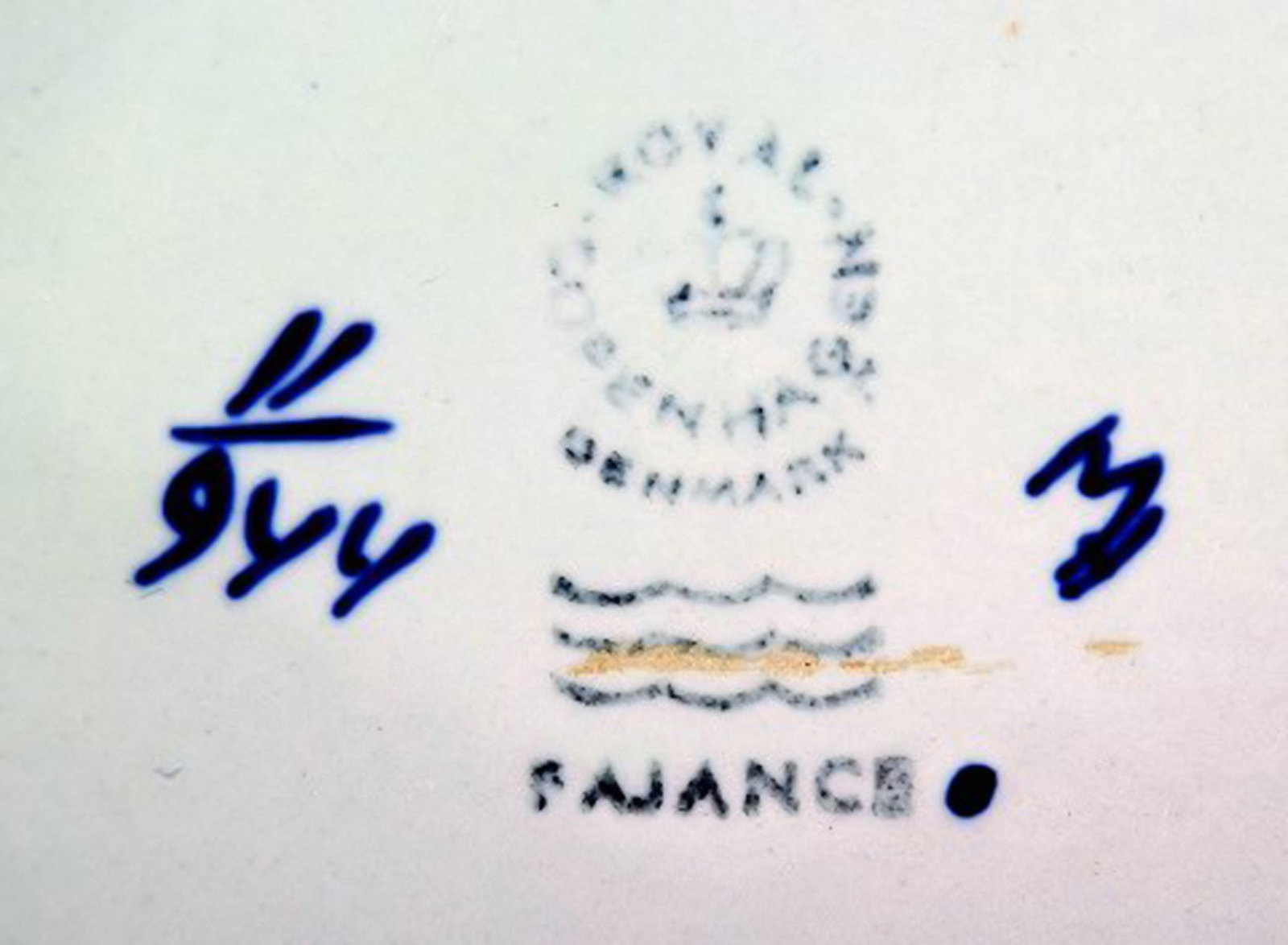Small Tranquebar cake plate from Royal Copenhagen / Aluminia. Decoration number 11/944. - 3