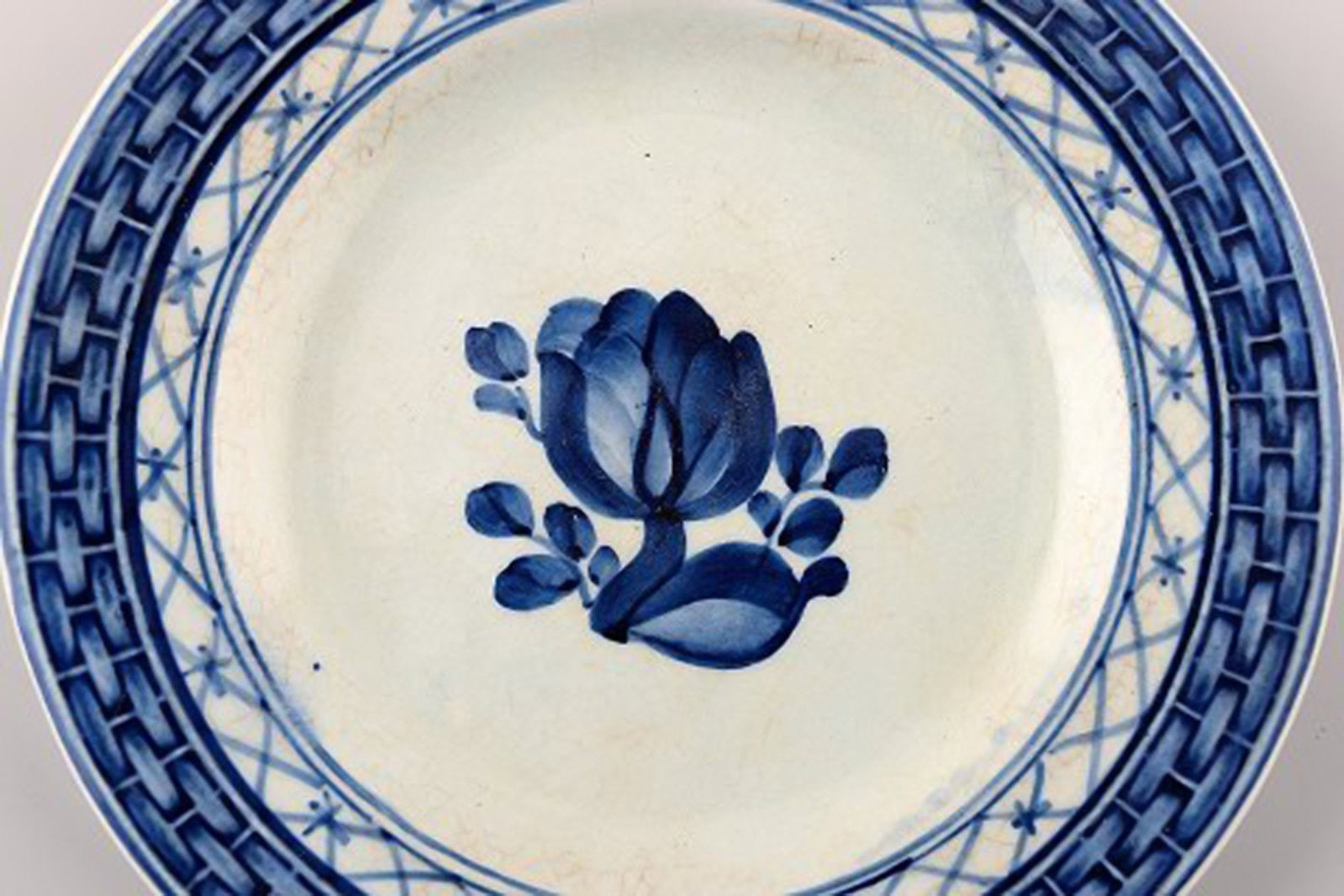 Aluminia Tranquebar, Butter Bowl / Caviar plate. Decoration number 11/1117. - 2
