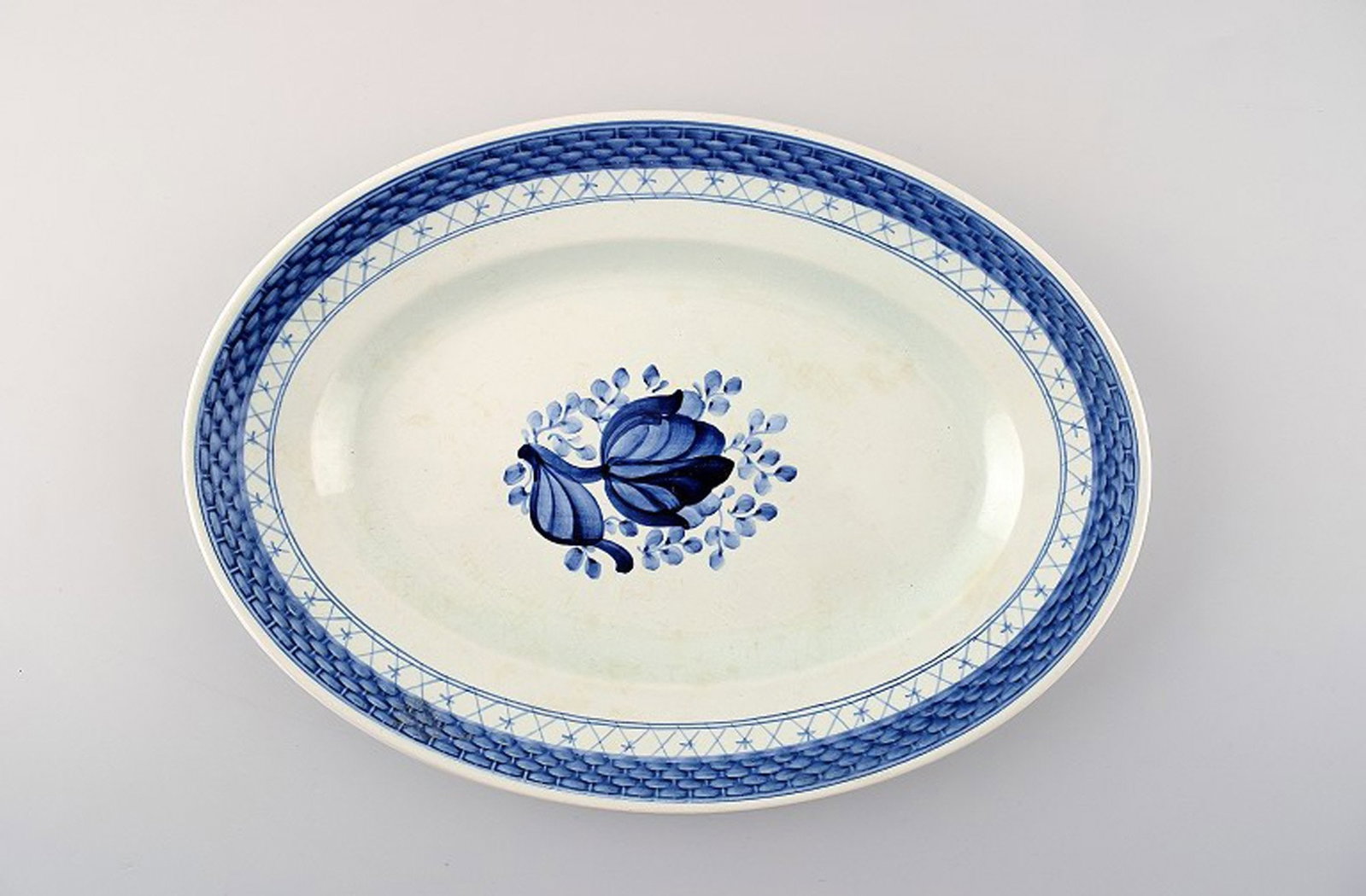Aluminia Tranquebar, oval platter. Decoration number 11/927. (1 of 4)