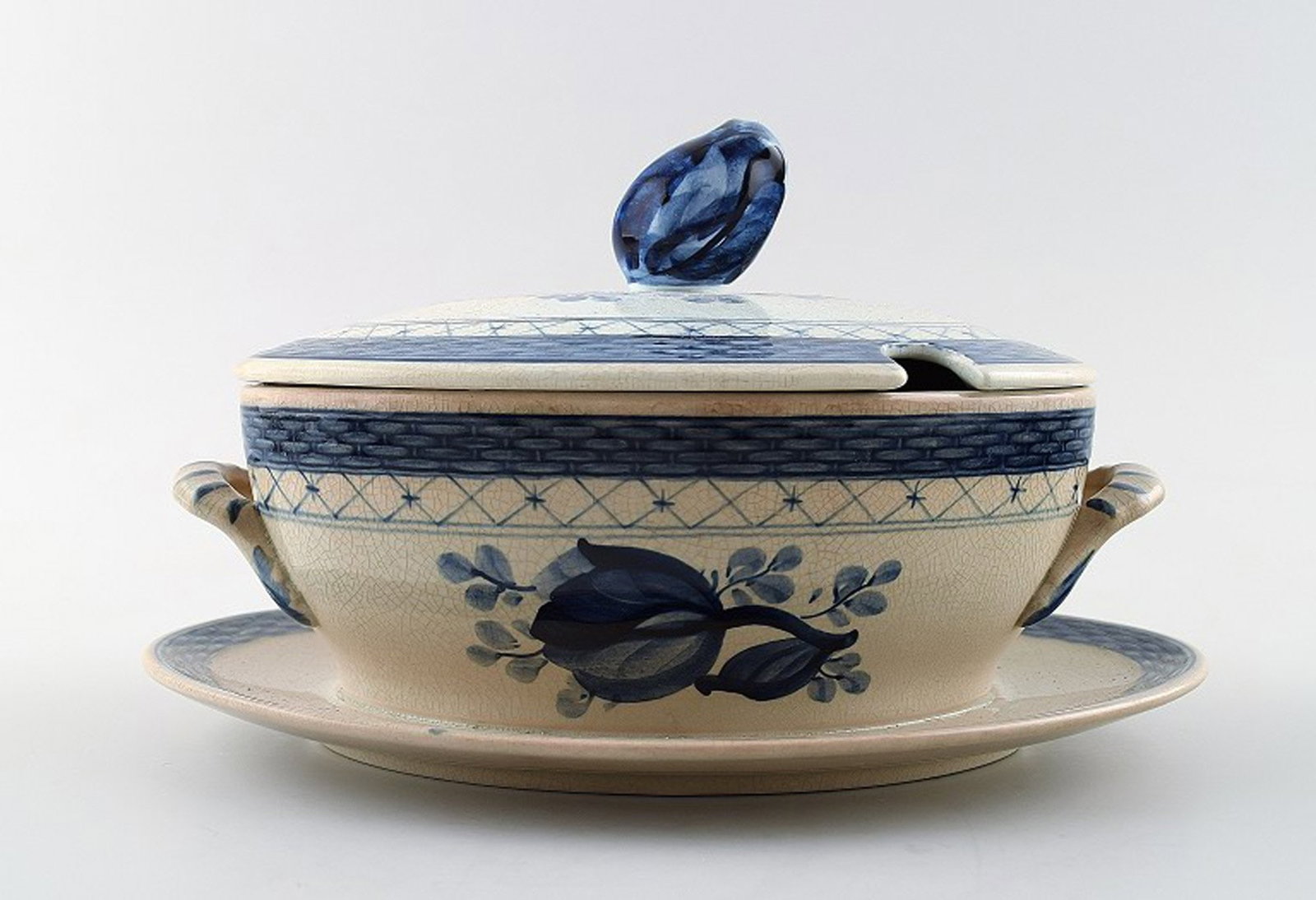 Small Tranquebar sauce boat from Royal Copenhagen / Aluminia. Decoration number 11/1016. (1 of 6)