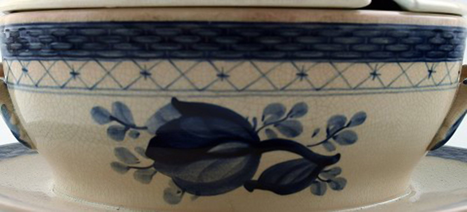 Small Tranquebar sauce boat from Royal Copenhagen / Aluminia. Decoration number 11/1016. - 2
