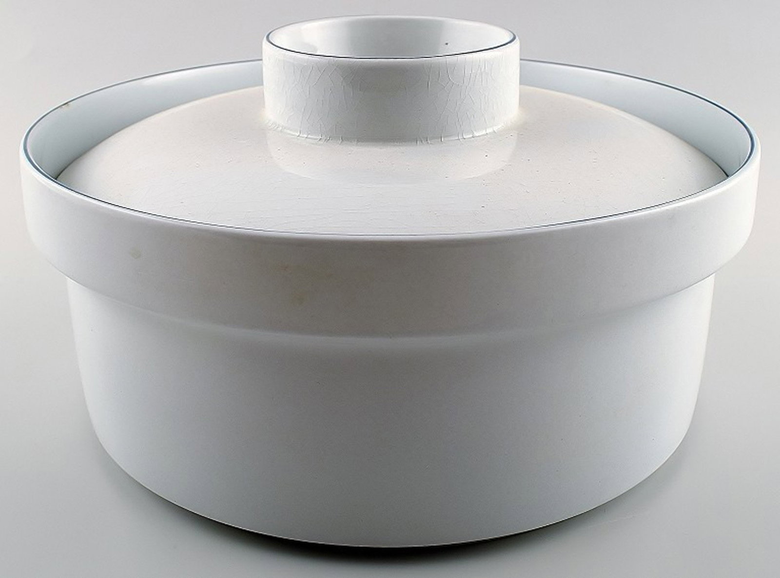 Covered Bowl / Tureen / bowl with lid. Aluminia/Royal Copenhagen blue line, earthenware. (1 of 4)