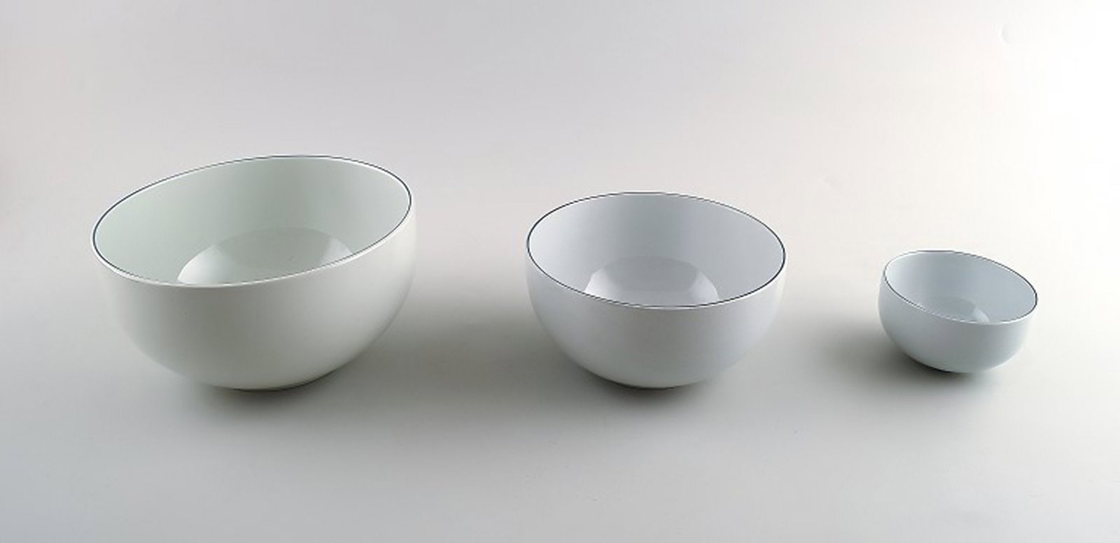 3 bowls. Royal Copenhagen/Aluminia Blue Line, earthenware. Blue Line is designed by Grethe Meyer for (1 of 4)