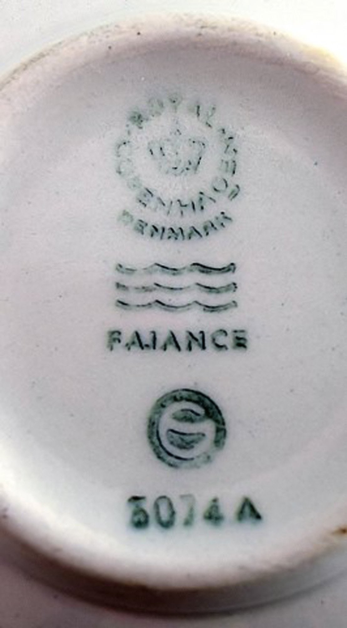 3 bowls. Royal Copenhagen/Aluminia Blue Line, earthenware. Blue Line is designed by Grethe Meyer for - 5