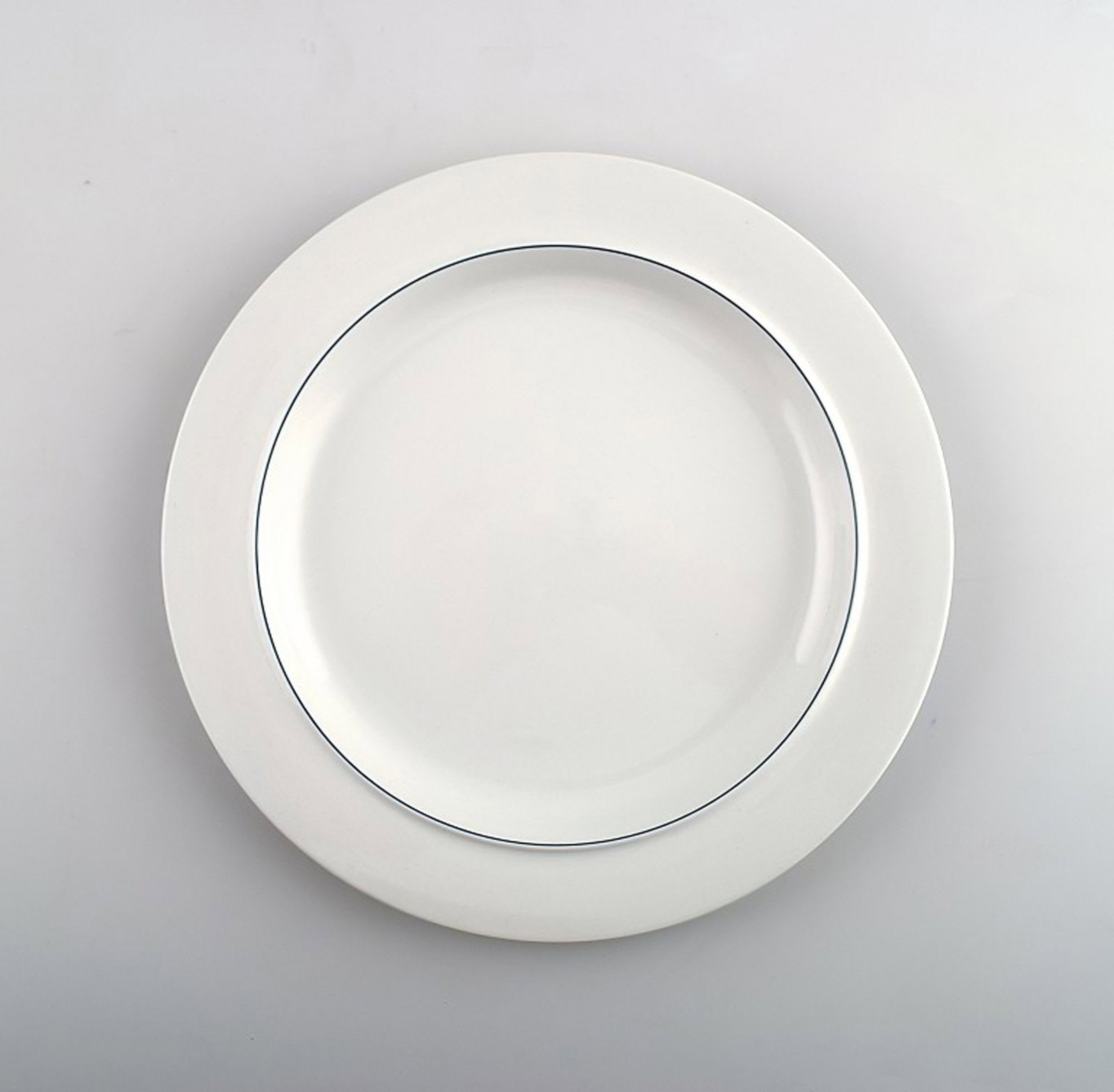 Blue Line faience porcelain dinnerware by Aluminia and Royal Copenhagen. Dinner plates no. 3069. 7 (1 of 2)