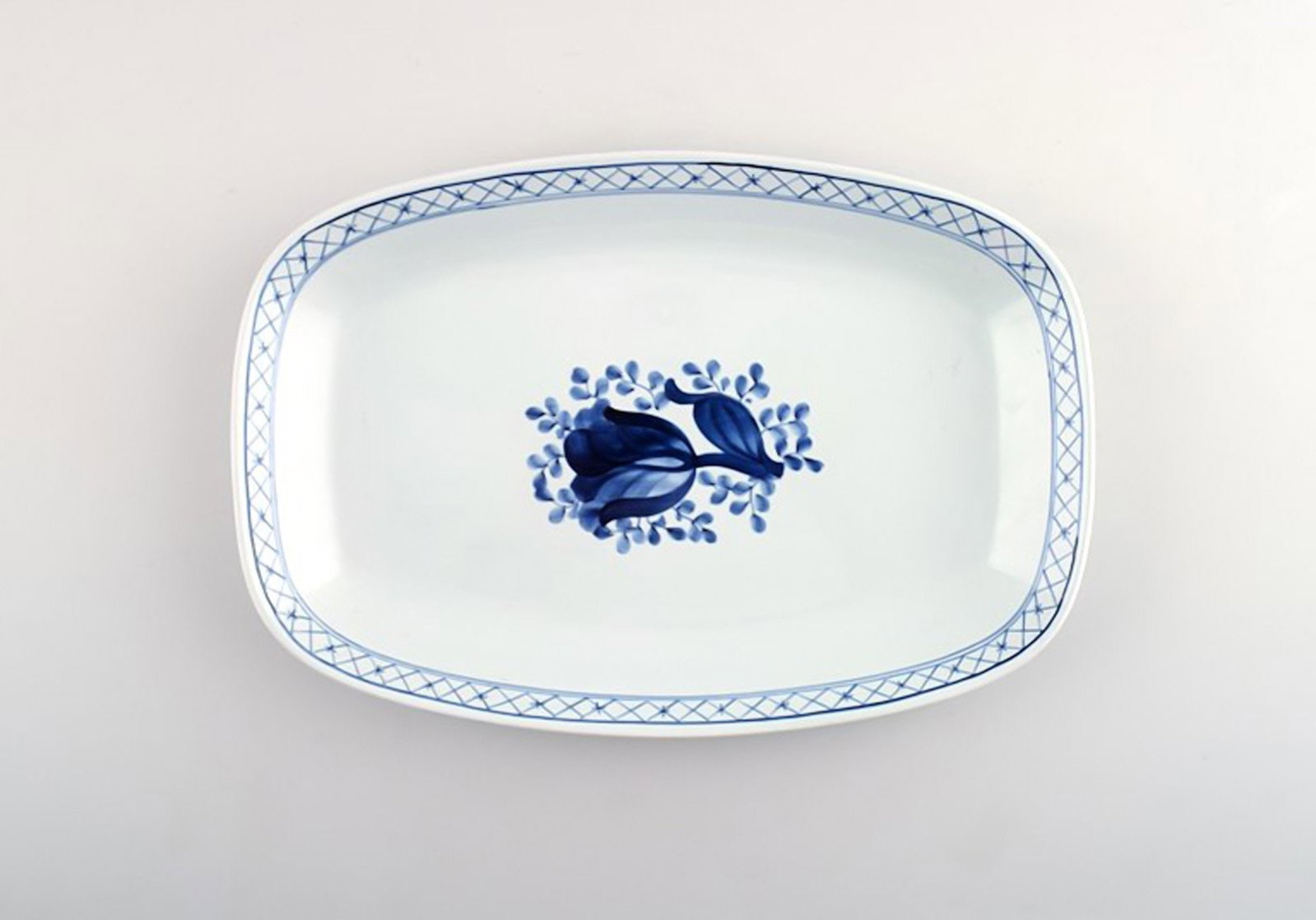Squared Tranquebar rare dish from Royal Copenhagen / Aluminia. Decoration number 11/2840. (1 of 2)