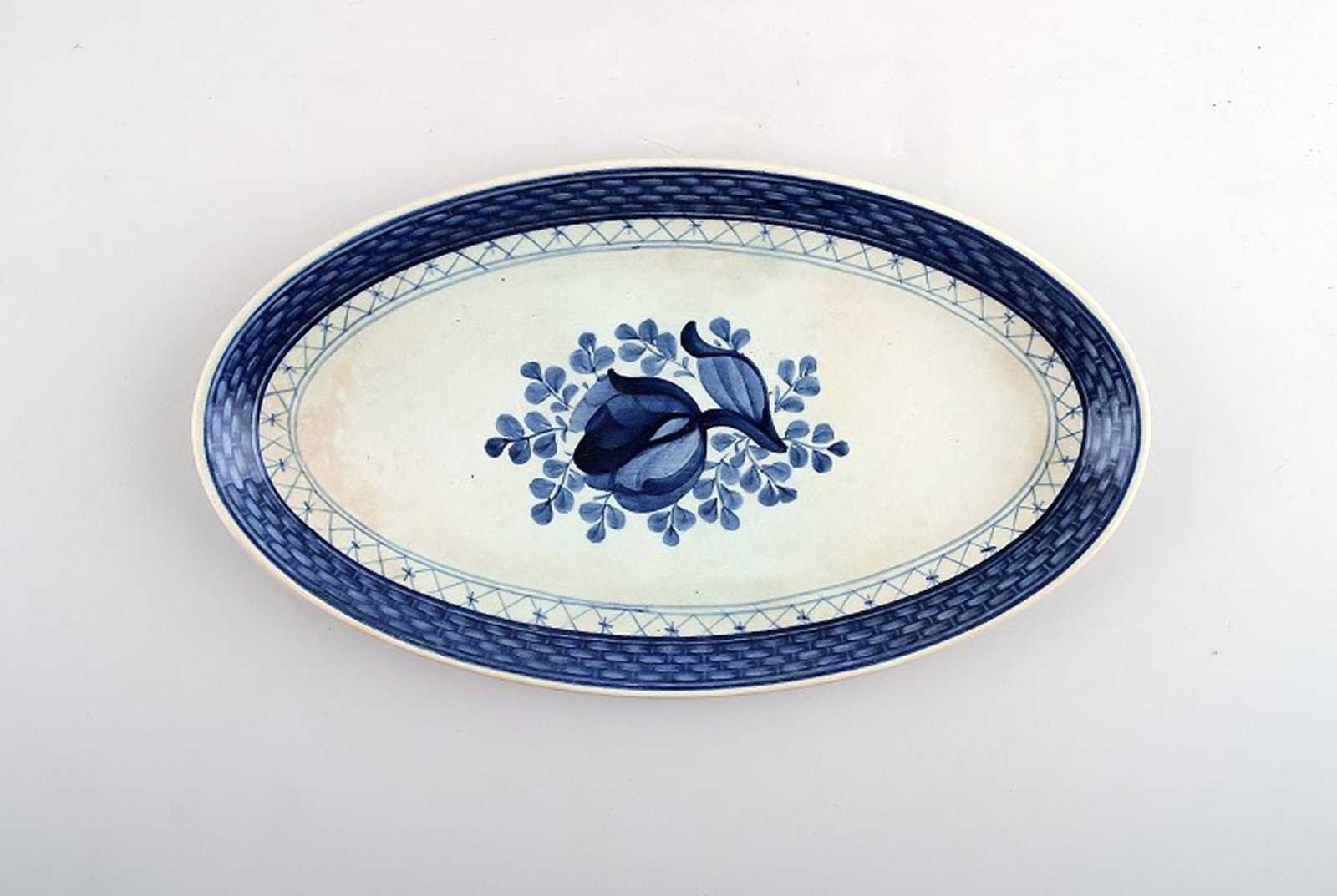 Royal Copenhagen / Aluminia Tranquebar, small plate / dish. Decoration number 11/1094. (1 of 2)