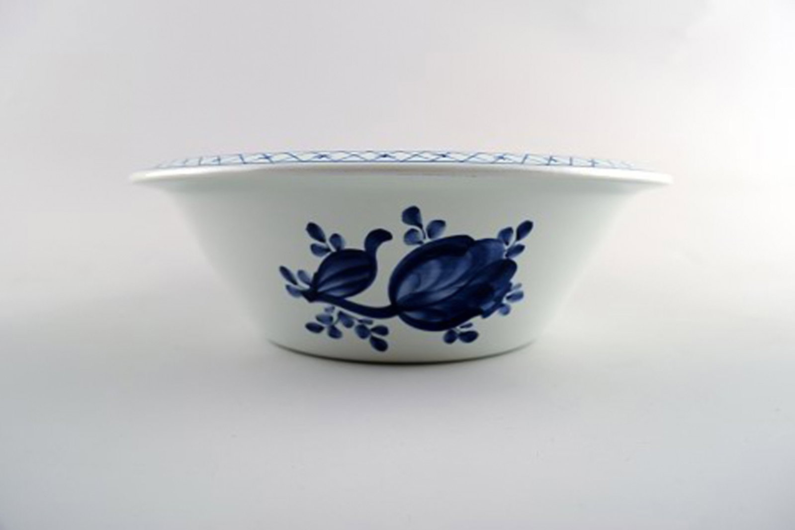 2 Tranquebar Aluminia / Royal Copenhagen round bowls, number 2835. - 2