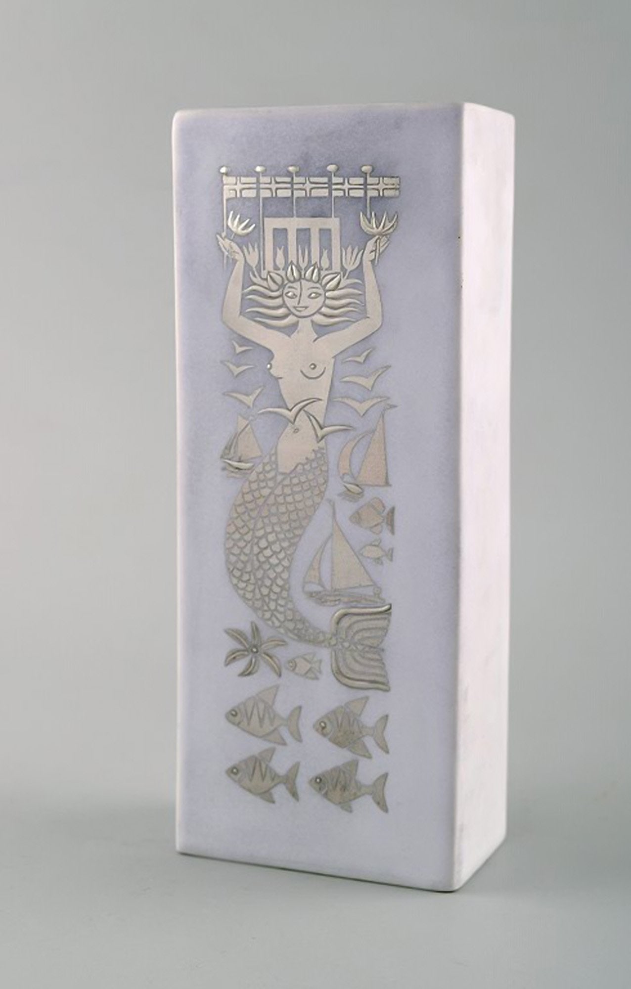 Peacock from Copenhagen's faience factory / Aluminia. Sauceboat in faience. - 2