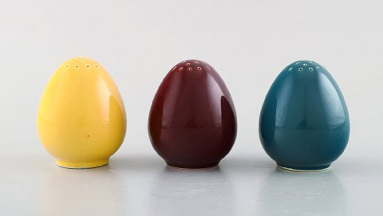 Confetti Royal Copenhagen / Aluminum faience. Three salt shakers and four egg cups in glazed - 2