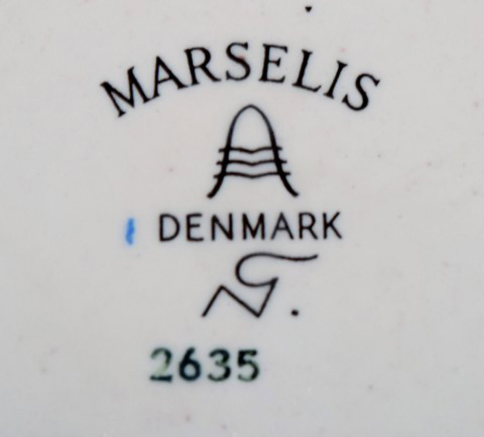 Nils Thorsson for Aluminia. "Marselis" faience bowl with geometric pattern in beautiful ox blood - 5