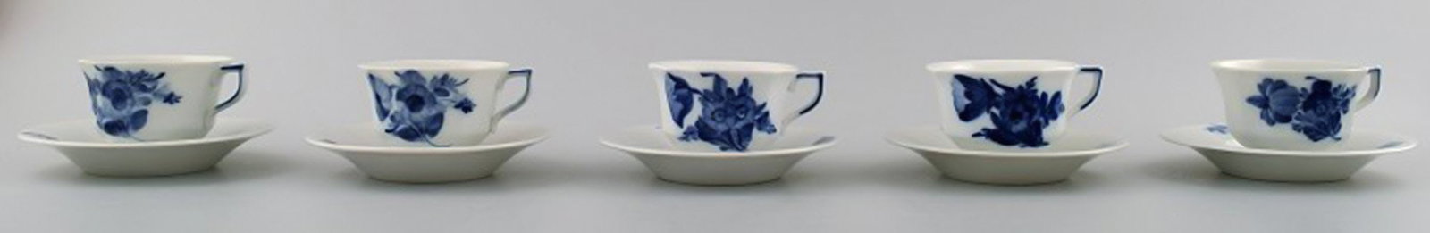 5 sets of Royal Copenhagen Blue Flower Angular, espresso cups (mocca cups). (1 of 4)