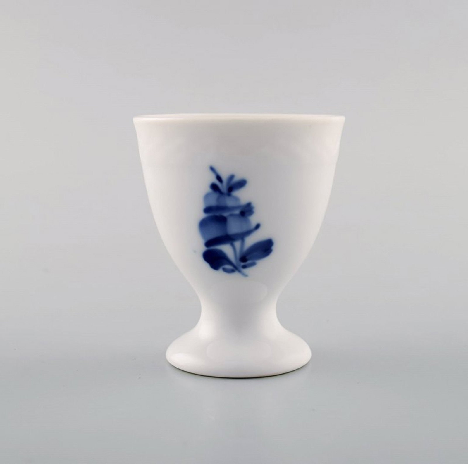 Blue flower braided egg cup from Royal Copenhagen. - 2