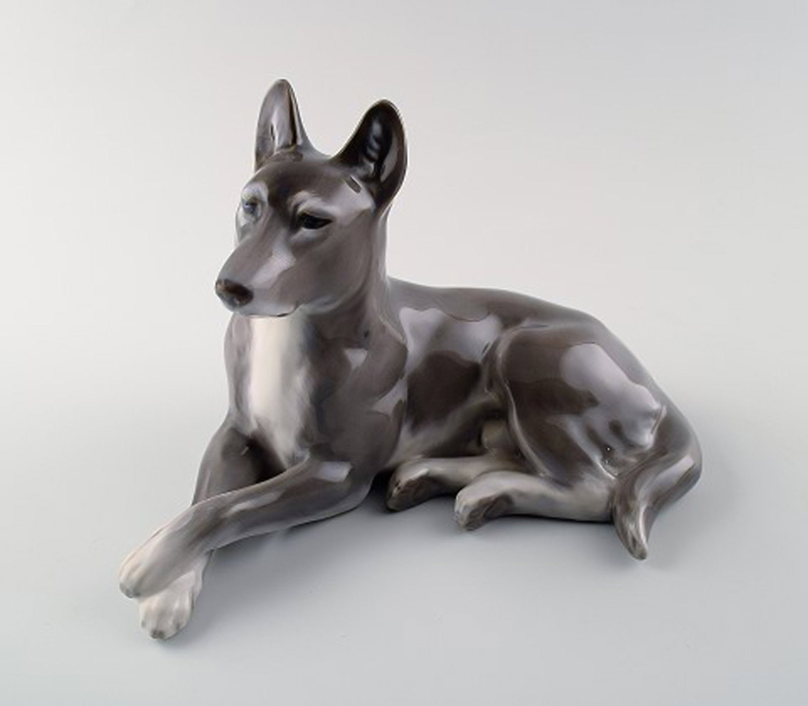 Rare Royal Copenhagen Alsatian German shepherd number 2940. - 2