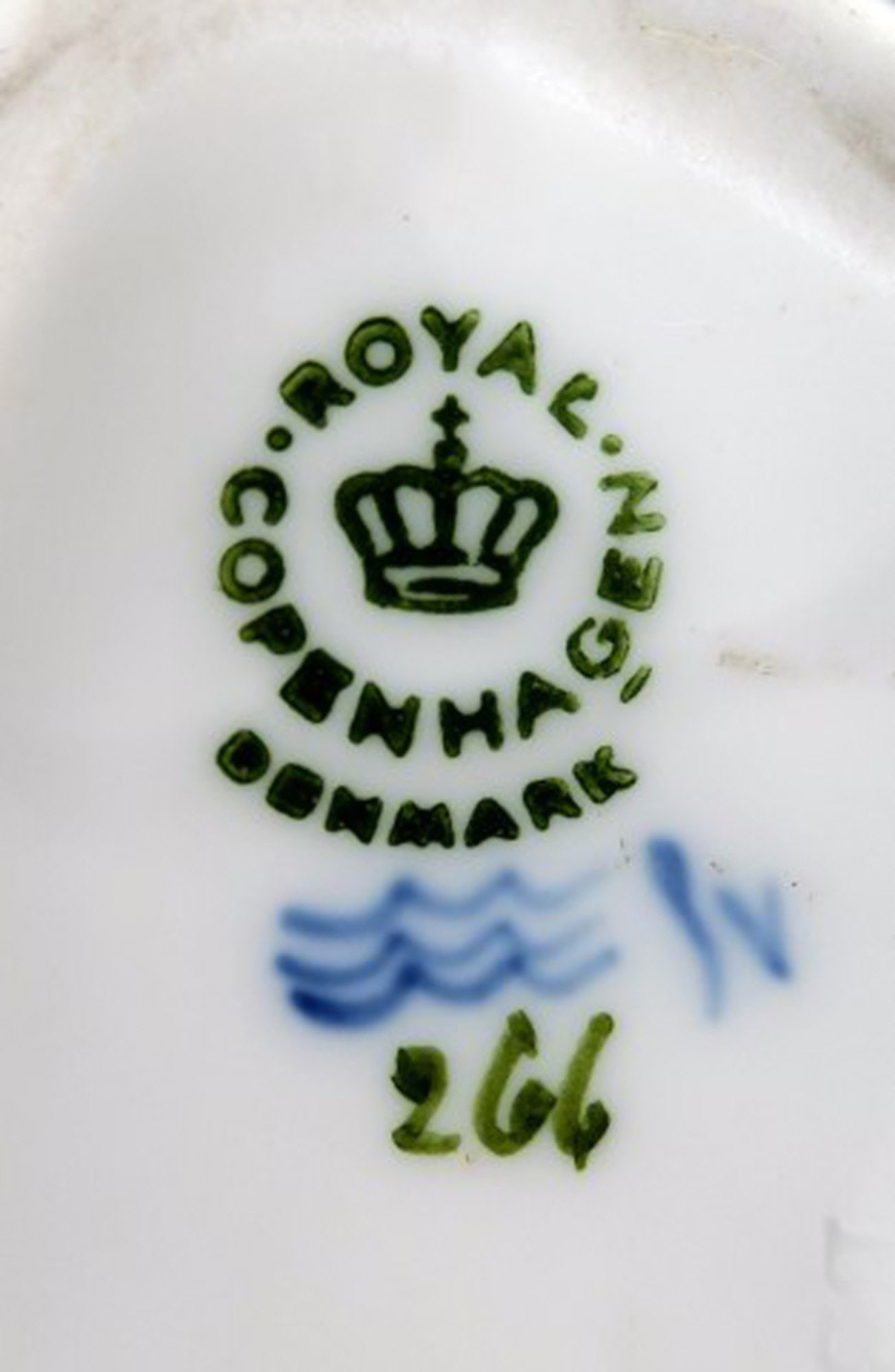 Royal Copenhagen figure of chicken # 266. - 5