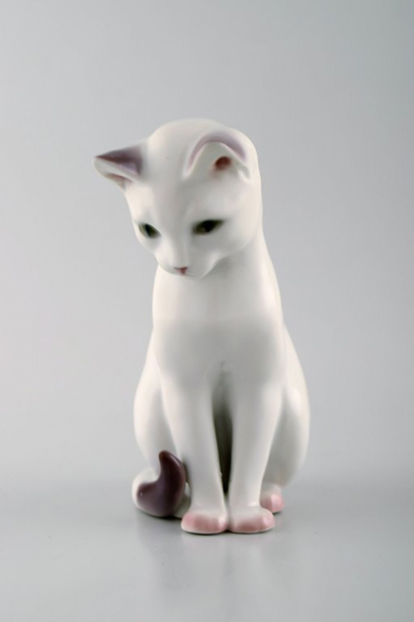 B & G / Bing & Grondahl - Sitting cat - number 2476. (1 of 5)