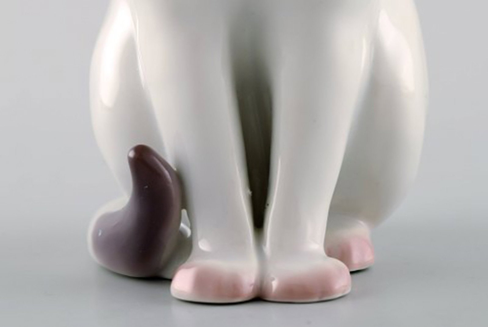 B & G / Bing & Grondahl - Sitting cat - number 2476. - 3