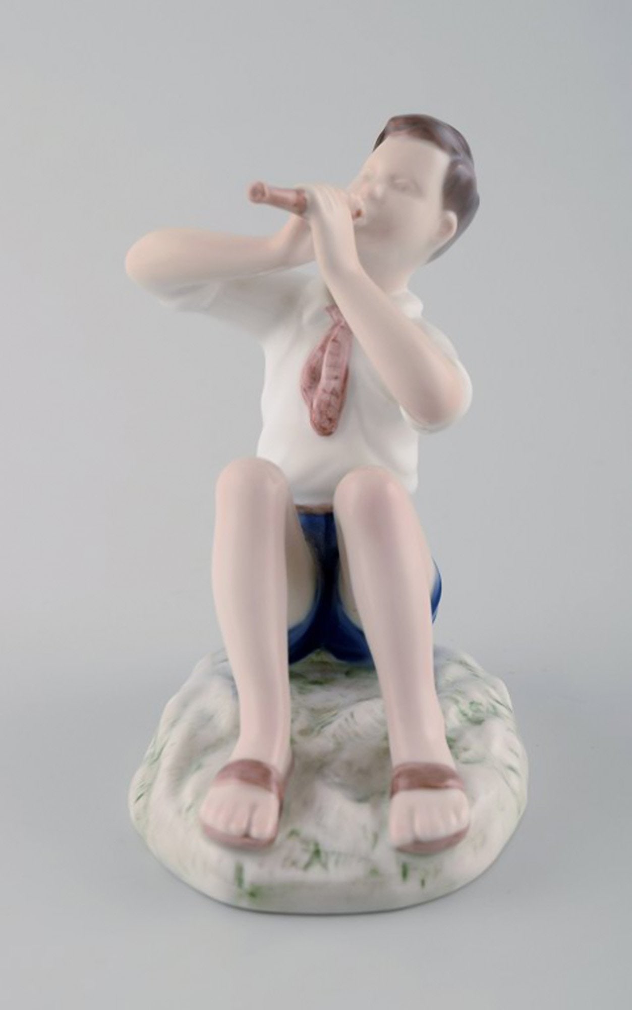 B & G / Bing & Grondahl - boy playing on flute - number 2344.: Title: B & G / Bing & Grondahl - boy playing on flute - number 2344. Description: B & G / Bing & Grondahl - boy playing on flute - number 2344. 1st. factory quality. Measures: 13,5 cm x 11 cm