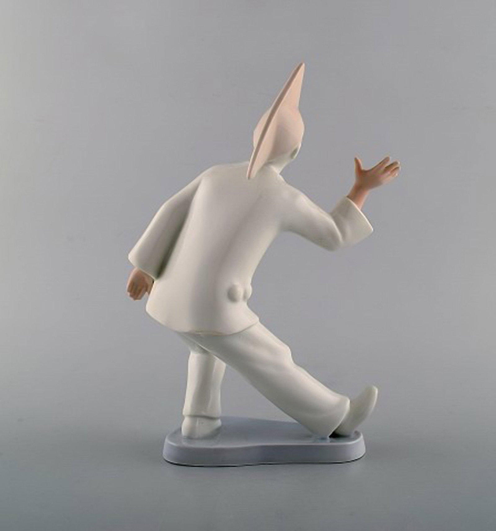 Bing & Grondahl porcelain figurine. Pierrot. Model Number: 2353. - 4