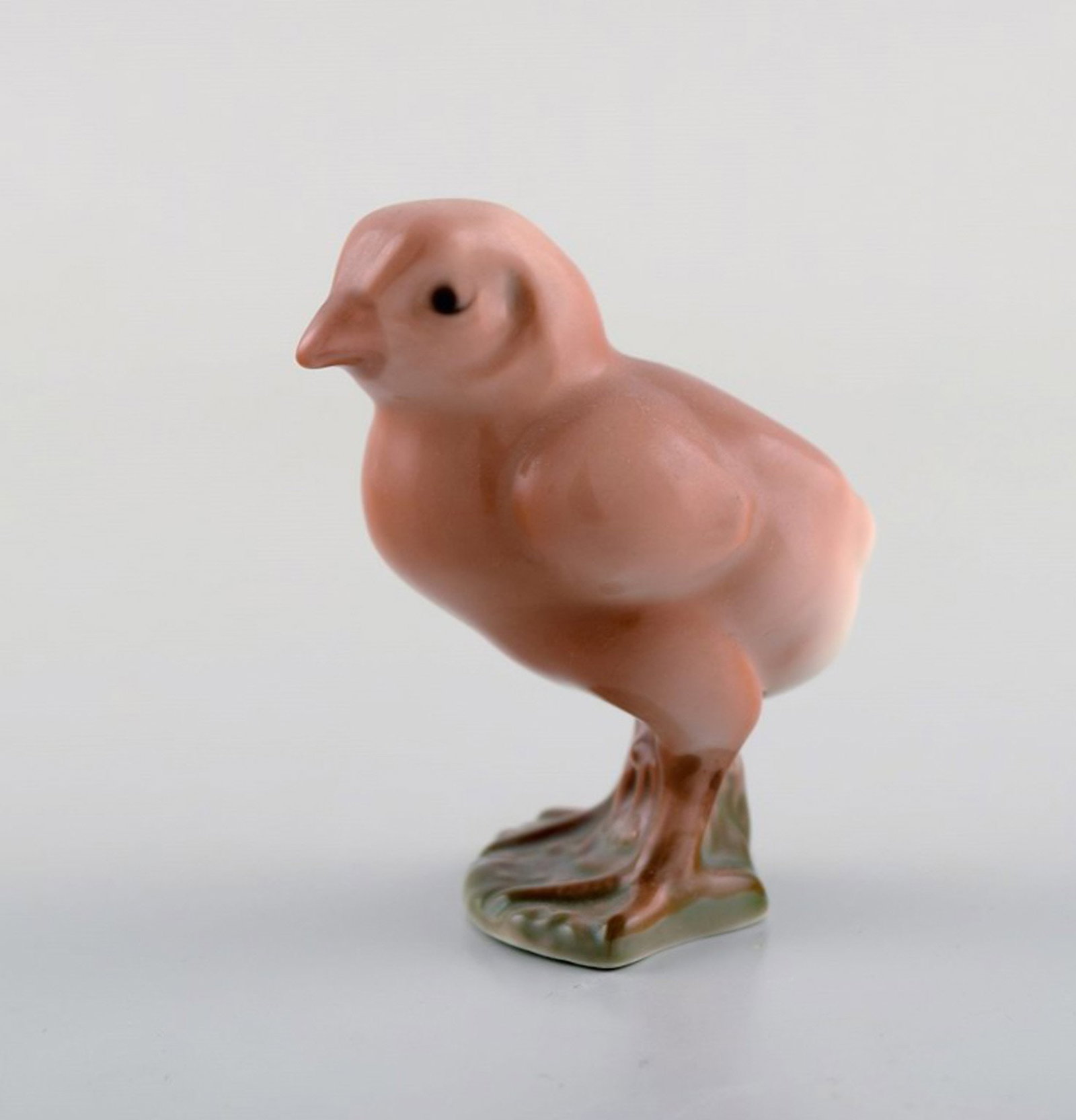 Bing & Grondahl porcelain figure. Chicken. 1970's. Model Number: 2194.: Title: Bing & Grondahl porcelain figure. Chicken. 1970's. Model Number: 2194. Description: Bing & Grondahl porcelain figure. Chicken. 1970's. Model Number: 2194. Measures: 11 x 7 cm. In very good