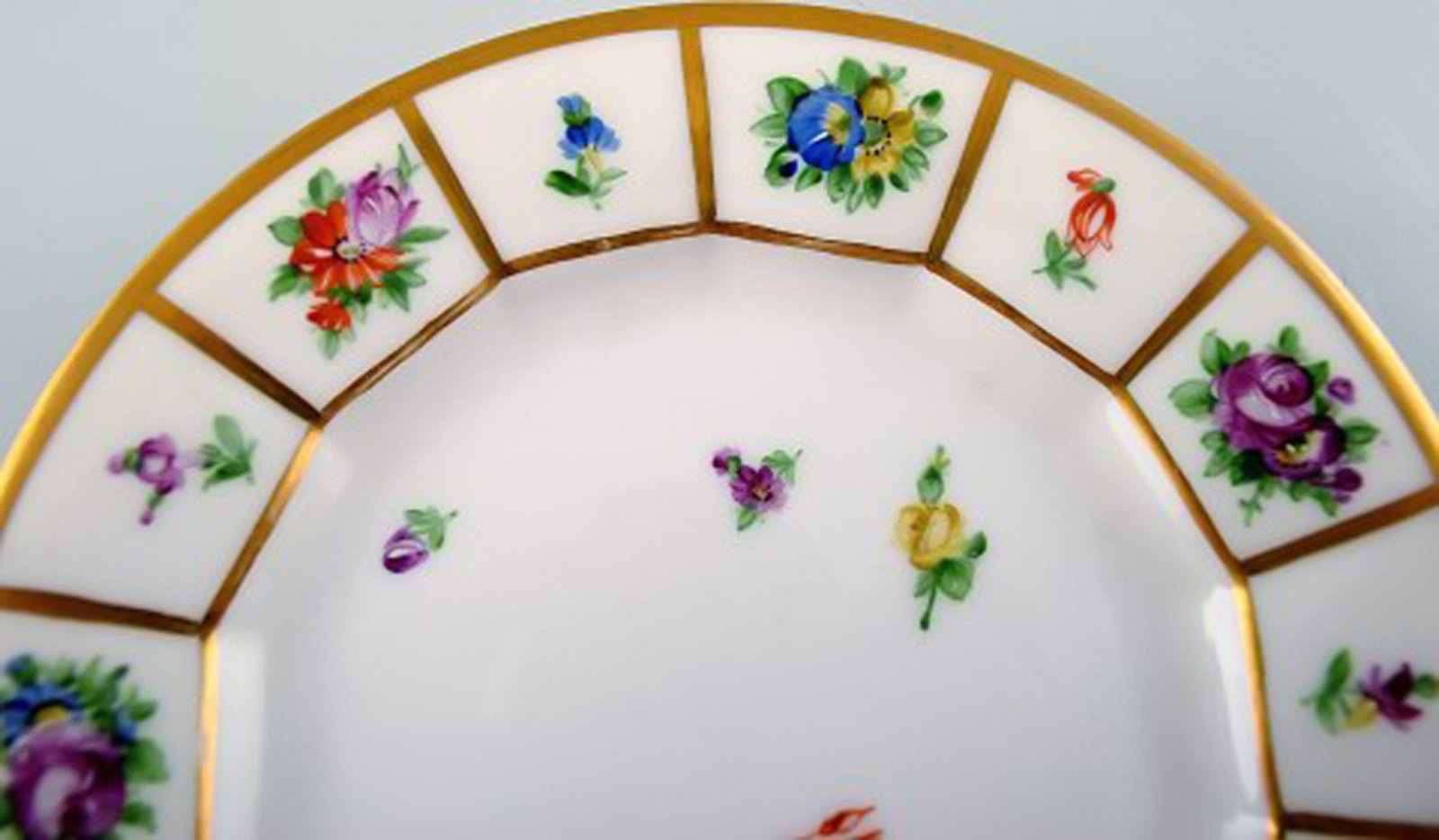 Royal Copenhagen Henriette. Hand painted porcelain. Henriette Cake plate no. 444/8553. 6 pcs. in - 2