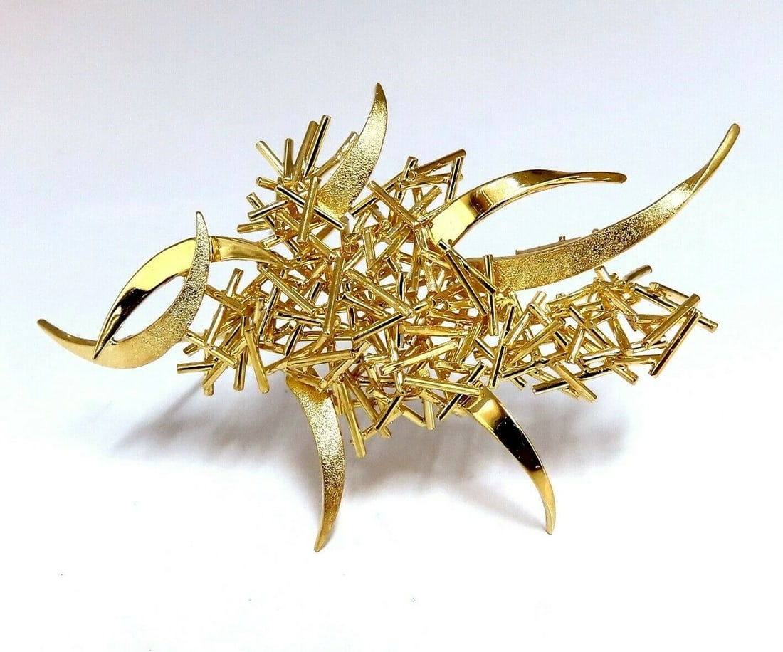 Modern Hand Made Fused Gold Sticks Pin 18 Karat**: Title: Modern Hand Made Fused Gold Sticks Pin 18 Karat** Description: MAGNIFICENT JEWELS Vintage "Fused Sticks" Gold pin. New condition. 2.8 X 1.8 inch Depth: .32 inch 18kt. yellow gold 19.7 grams All