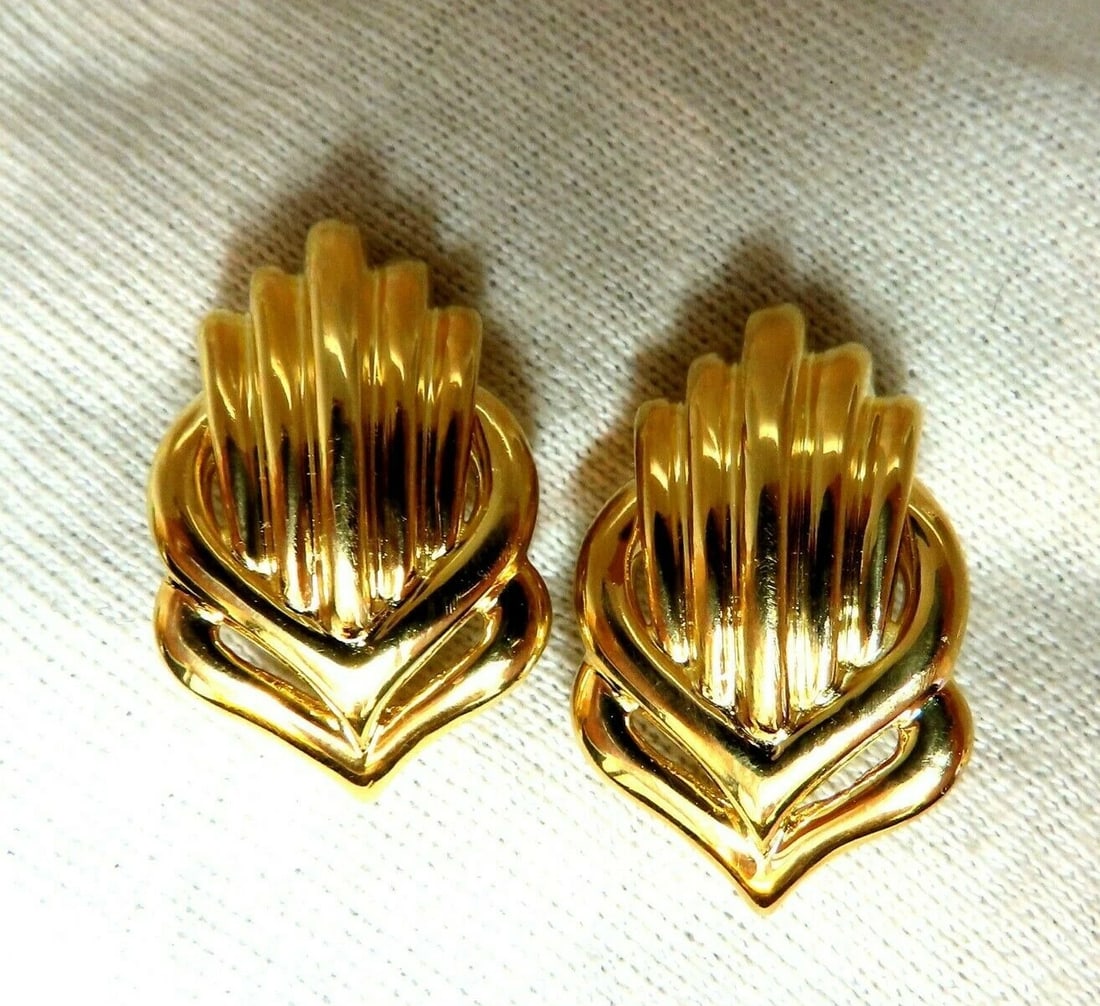 Retro Emblem Shell Statement Clip Gold Earrings 18 Karat Omega**: Title: Retro Emblem Shell Statement Clip Gold Earrings 18 Karat Omega** Description: Retro Prime Shell Emblem Crescent Statement Earrings Measurements of Earrings: Diameter: 28 x 17mm Depth: 11mm 9.9