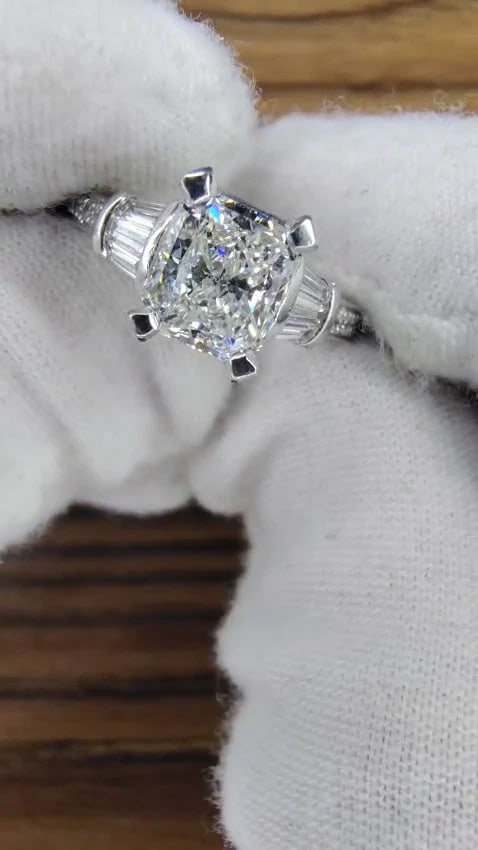 GIA certified 1.50ct. Cushion cut diamond ring G/VVS-2 platinum classic *v - 2