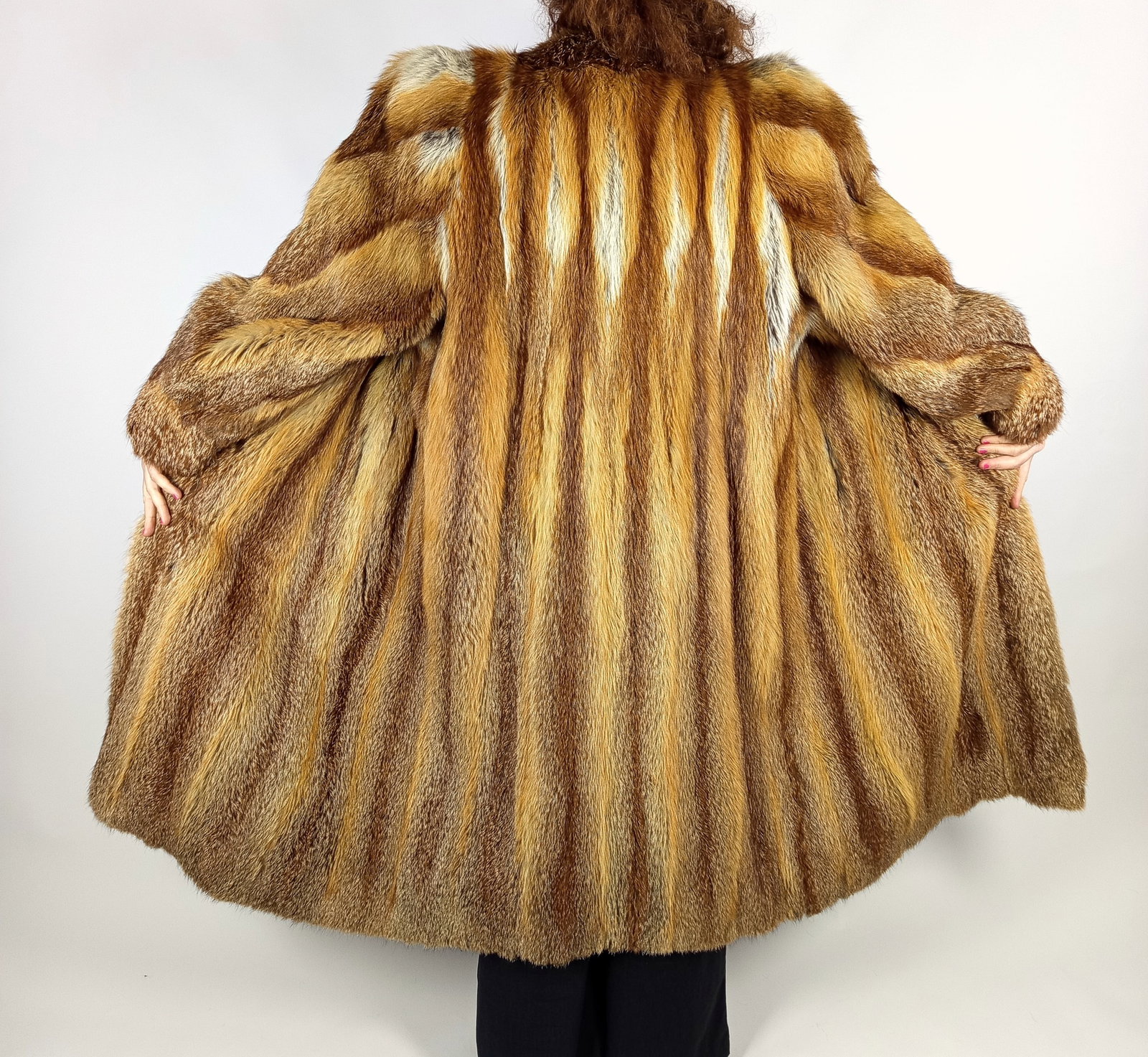 LONG RED FOX FUR COAT EU: XL ; US: 20 - 5