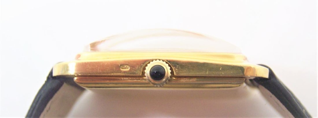 18k UNIVERSAL GENEVE Mens Winding Watch by Jaeger-Lecoultre Movement cal 818/2 - 12