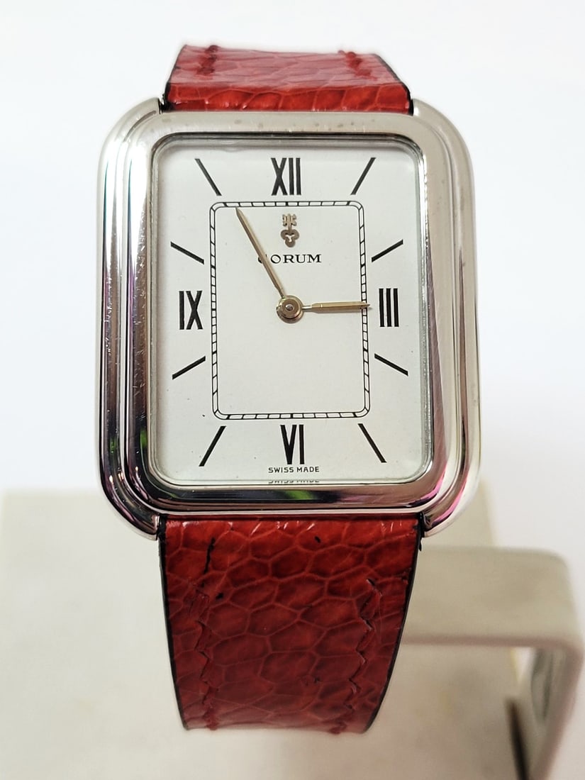 Vintage Solid 18k White Gold Unisex CORUM 27118 Winding Watch* EXLNT: Vintage Solid 18k White Gold Unisex CORUM 27118 Winding Watch* EXLNT??? This Unisex Corum watch is Swiss made. Great present for yourself or someone you love! * Solid 18k white gold case and back *