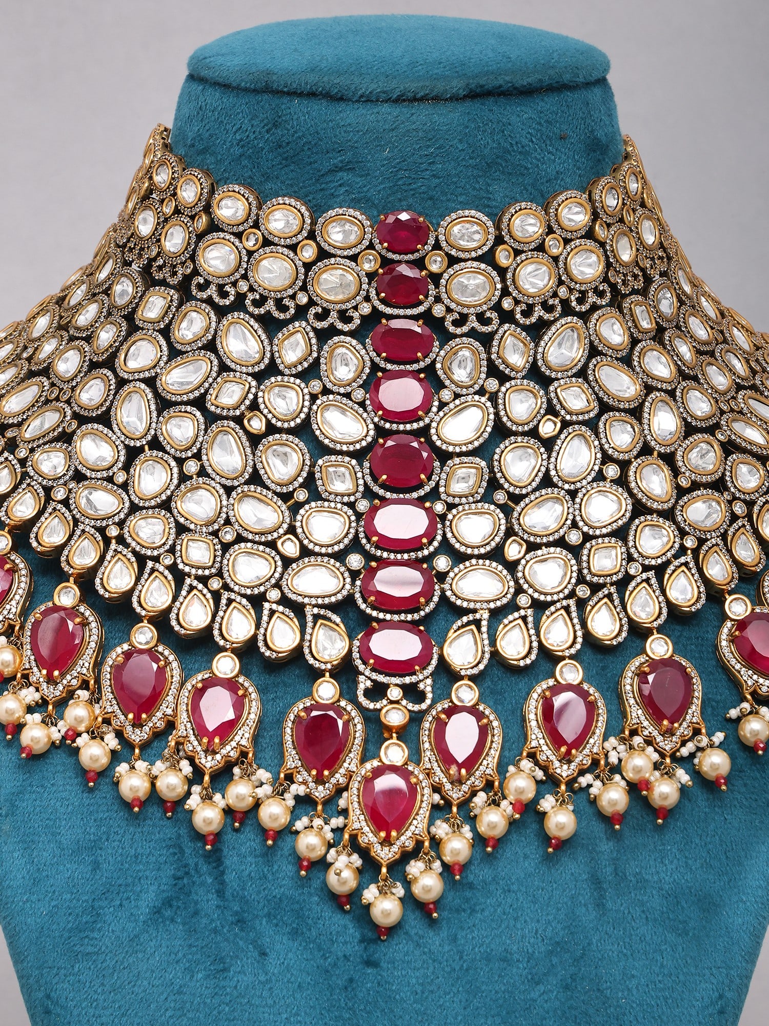 Red Teardrop Stone Studded Kundan Choker Necklace Set with Maang Tikka - 2