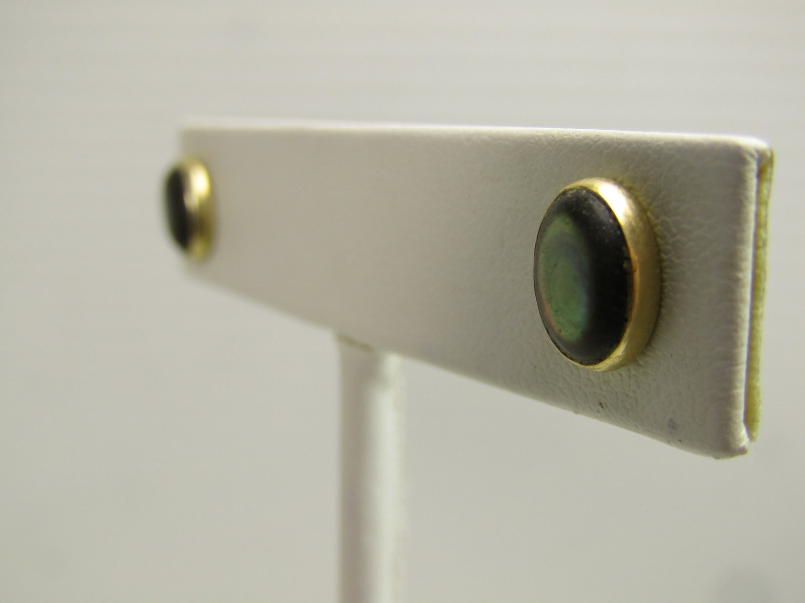 Vintage 14kt Black Mother-of-Pearl Stud Earrnigs, 1960's - 2