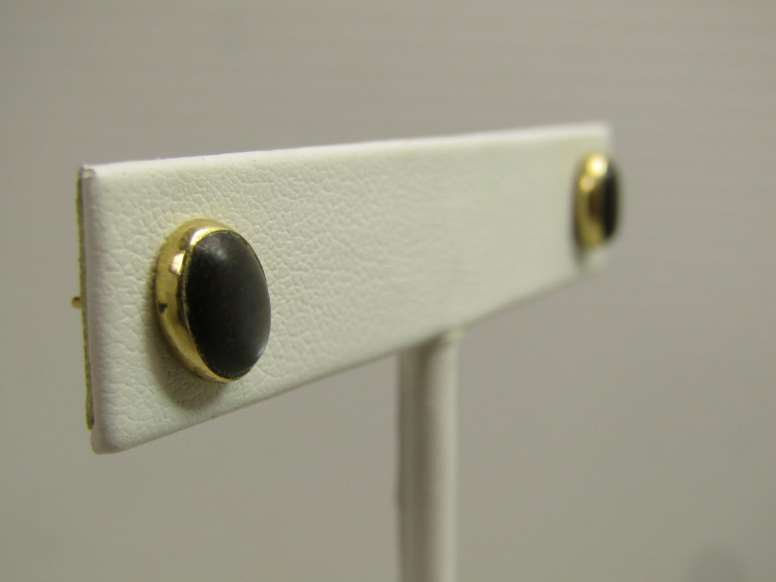 Vintage 14kt Black Mother-of-Pearl Stud Earrnigs, 1960's - 3
