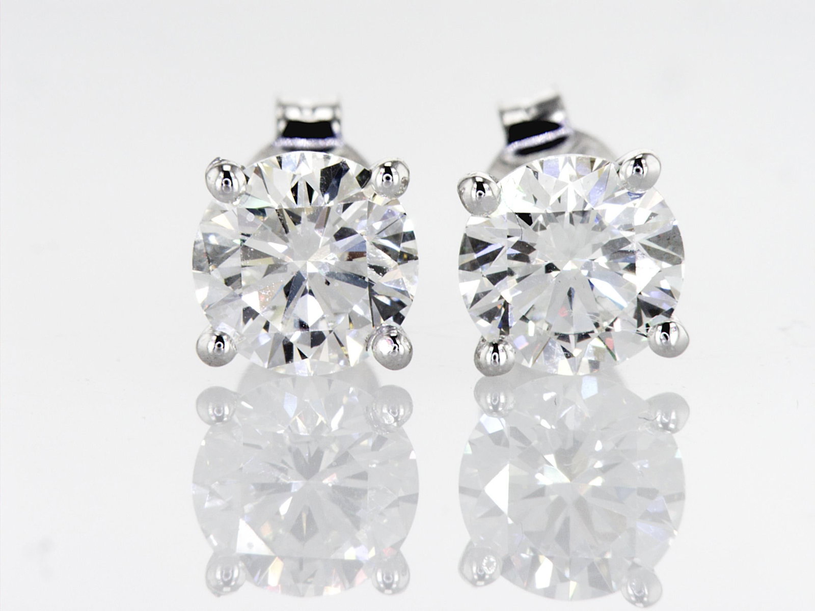 3.01cttw Natural Diamond & Natural Diamond Earrings 14K White Gold 1.41 gr: Title:3.01cttw Natural Diamond & Natural Diamond Earrings 14K White Gold 1.41 gr Description:Category: Earrings | -- Gold -- | Type: 14K | Gr: 1.41 gr | Color: White | -- Center Stone -- | Stone: