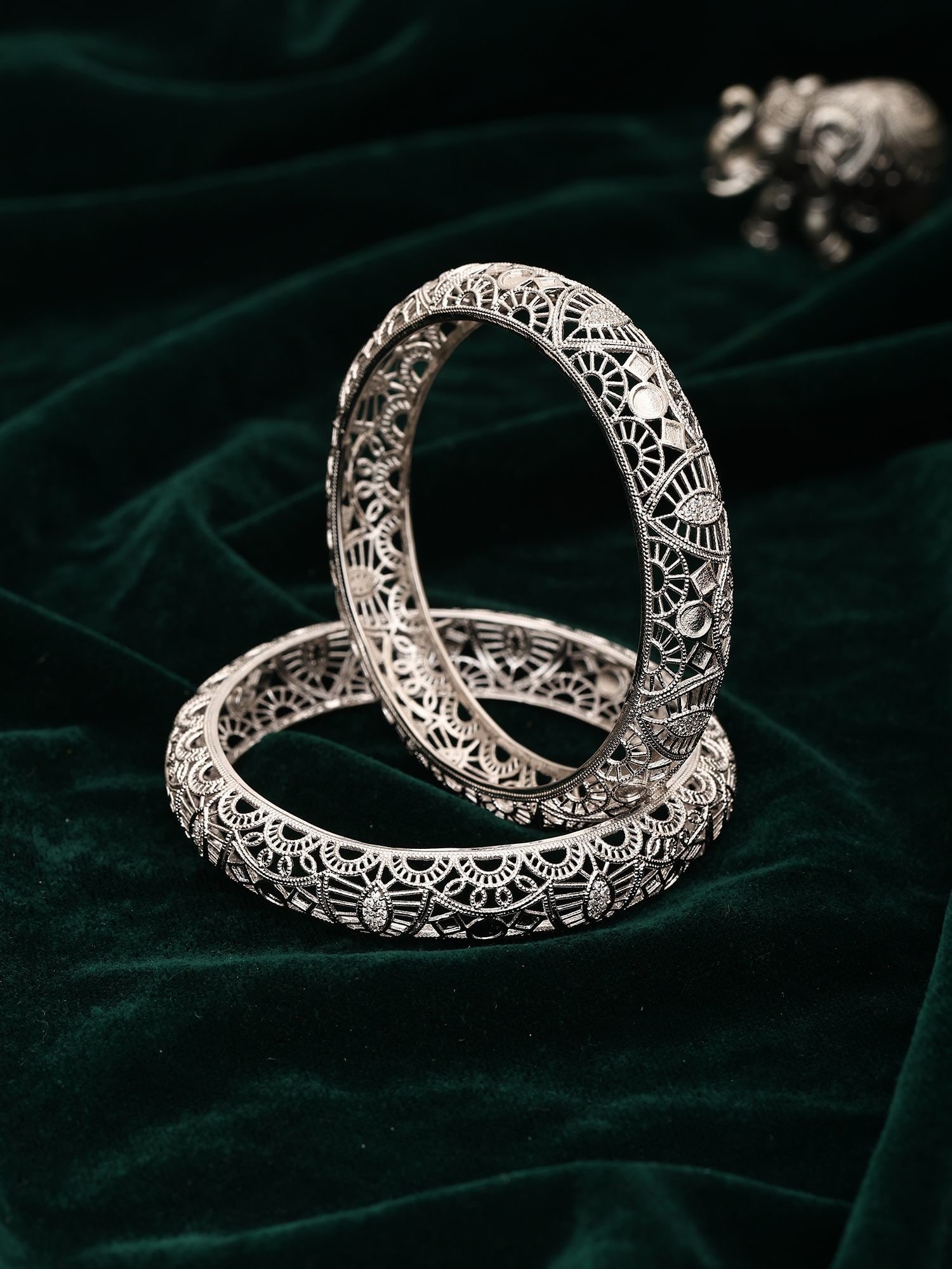 Heritage Design Filigree Style Sterling Silver Bangles (Pair): Title:Heritage Design Filigree Style Sterling Silver Bangles (Pair) Reference:itemcode : JA0510 Reserve: $459.00 Shipping: Domestic: Shipping rates are determined by destination International: Foreign