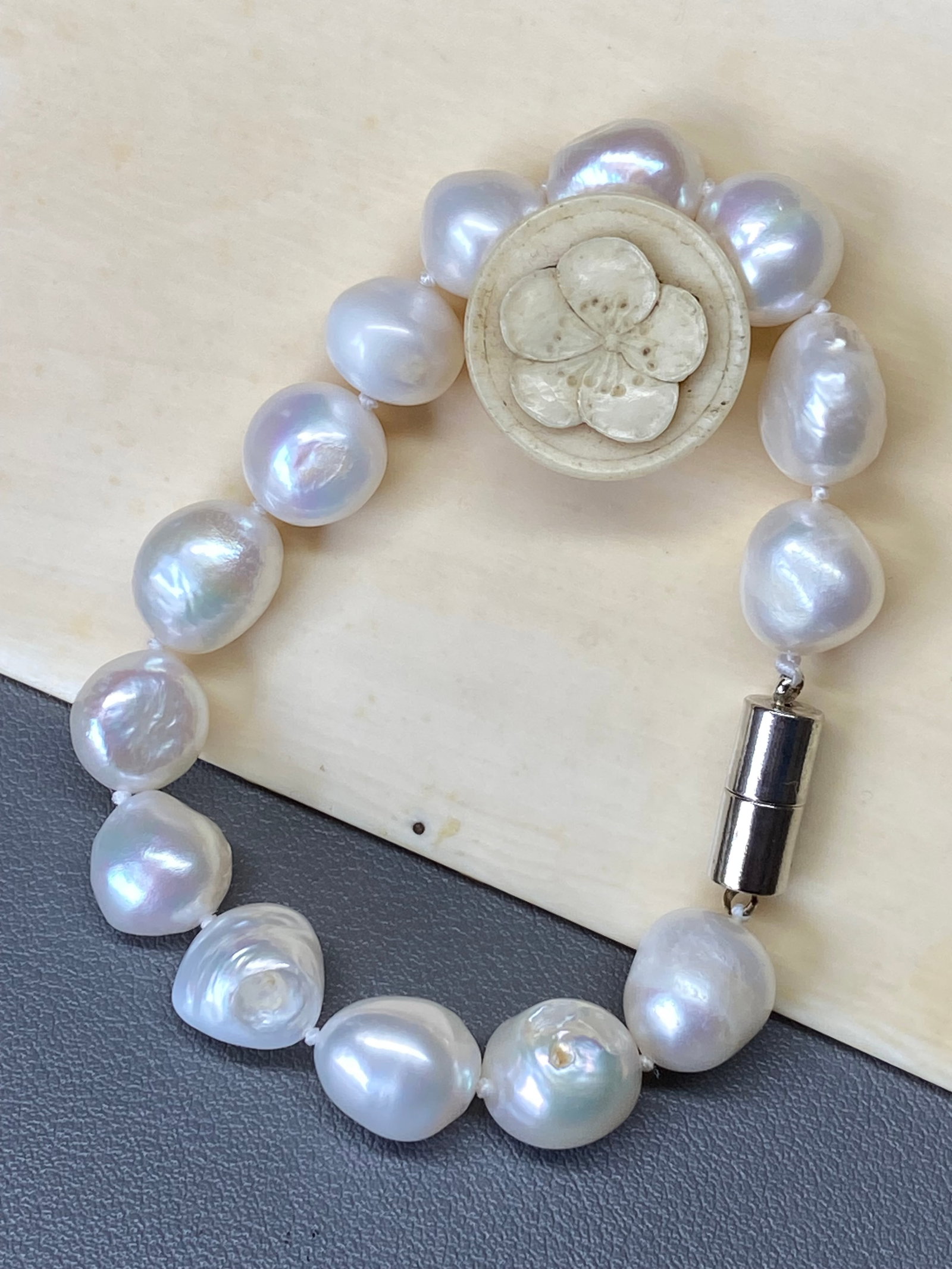 12mm South Sea Large Natural White Iridescent Baroque Pearl Bracelet: Title:12mm South Sea Large Natural White Iridescent Baroque Pearl Bracelet Description:Indulge in the opulence of the ocean with our Priceless 12mm South Sea Huge Natural White Iridescent 14-Piece