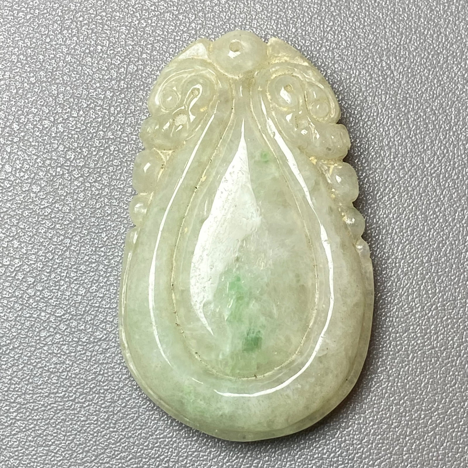 Antique Chinese Large Apple Green Jadeite Jade caved Water drop-shaped Ruyi Amulet: Title:Antique Chinese Large Apple Green Jadeite Jade caved Water drop-shaped Ruyi Amulet Description:Antique Chinese Apple Green Jadeite Jade caved Water drop-shaped Ruyi Amulet A Water drop-shaped Ru