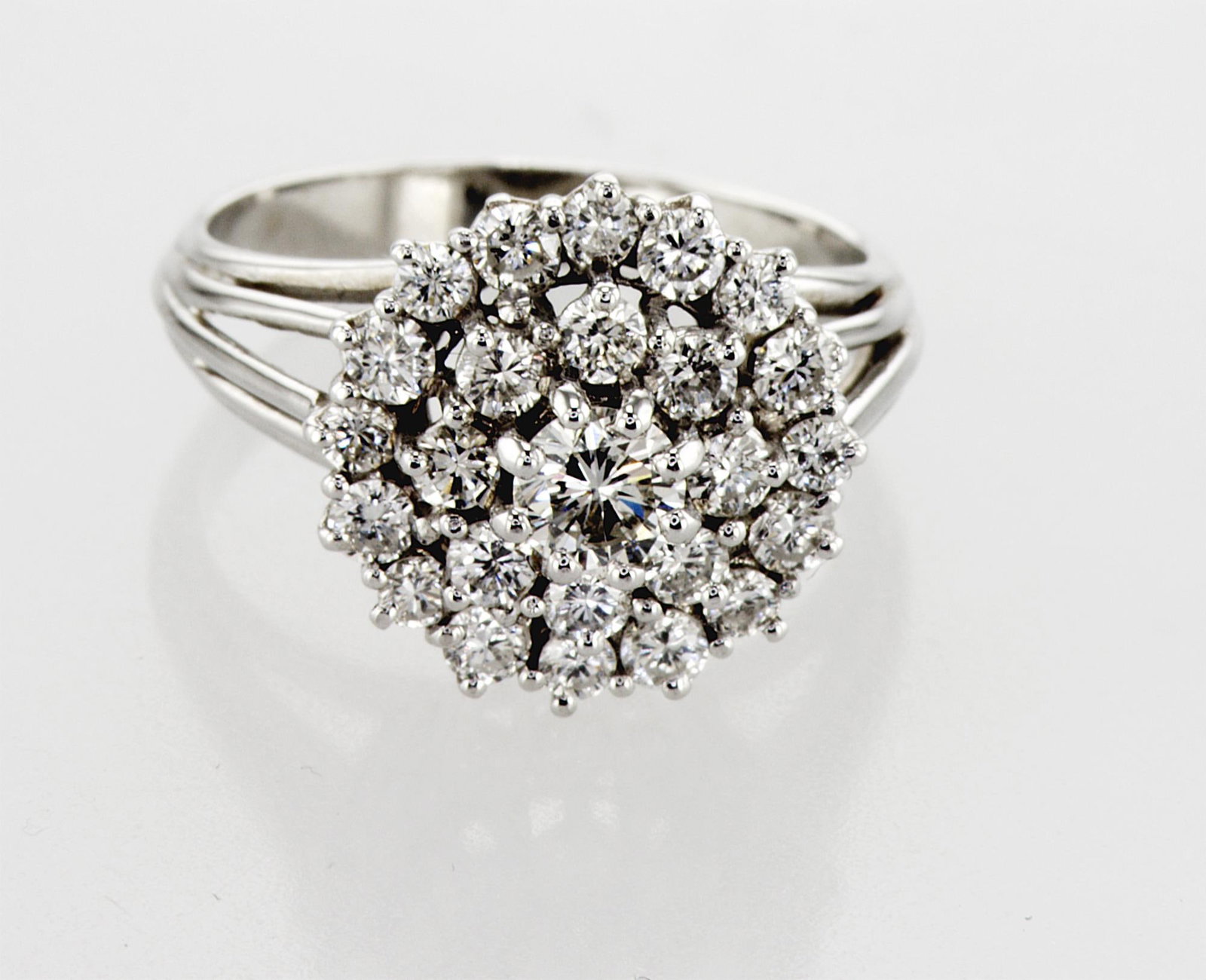 1.35cttw Natural Diamond & Natural Diamond Ring 18K White Gold 5.49 gr: Title:1.35cttw Natural Diamond & Natural Diamond Ring 18K White Gold 5.49 gr Description:Category: Ring | -- Gold -- | Type: 18K | Gr: 5.49 gr | Color: White | -- Center Stone -- | Stone: Diamond |