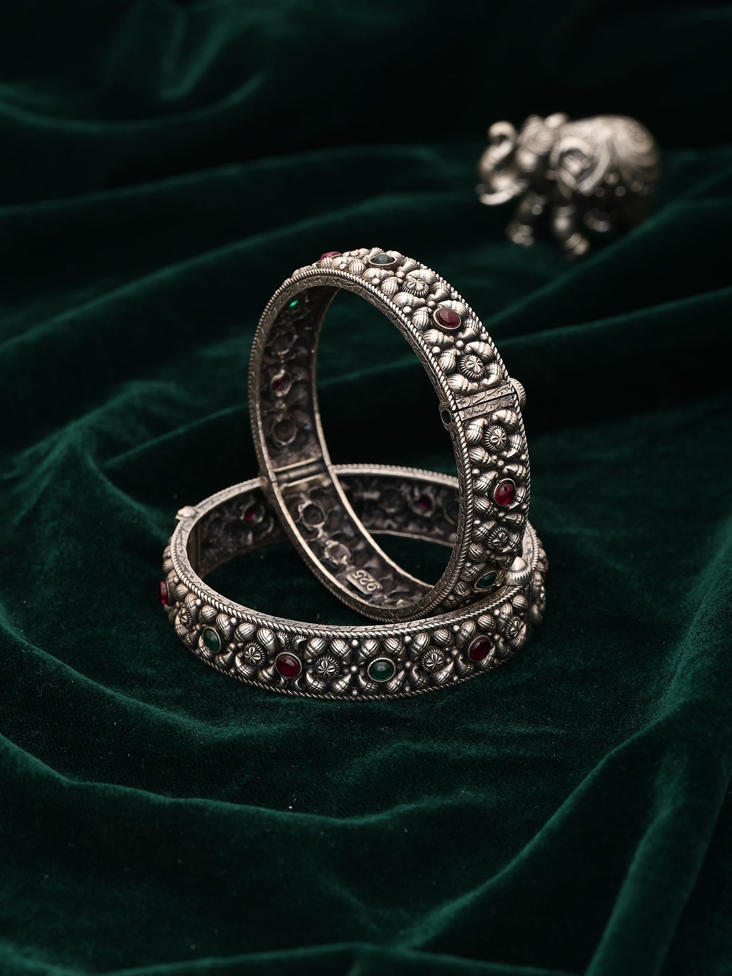 Beaded Floral Design Sterling Silver Openable Bangles (Pair): Title:Beaded Floral Design Sterling Silver Openable Bangles (Pair) Reference:itemcode : JA0516 Reserve: $643.00 Shipping: Domestic: Shipping rates are determined by destination International: Foreign 